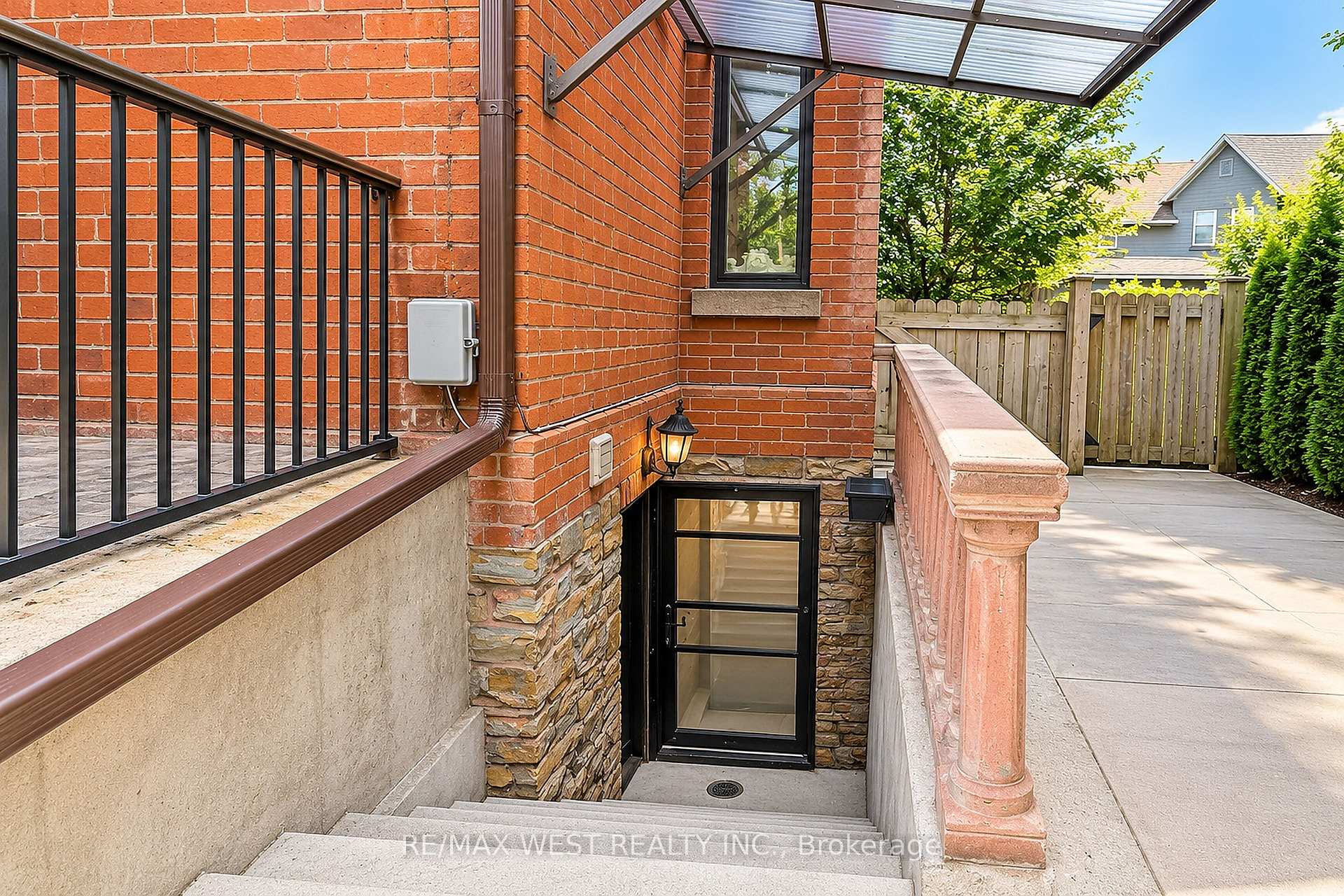 Photo 2 of Unit Bsmt, 117 Rosemount Avenue, North York, Weston — HOMEH