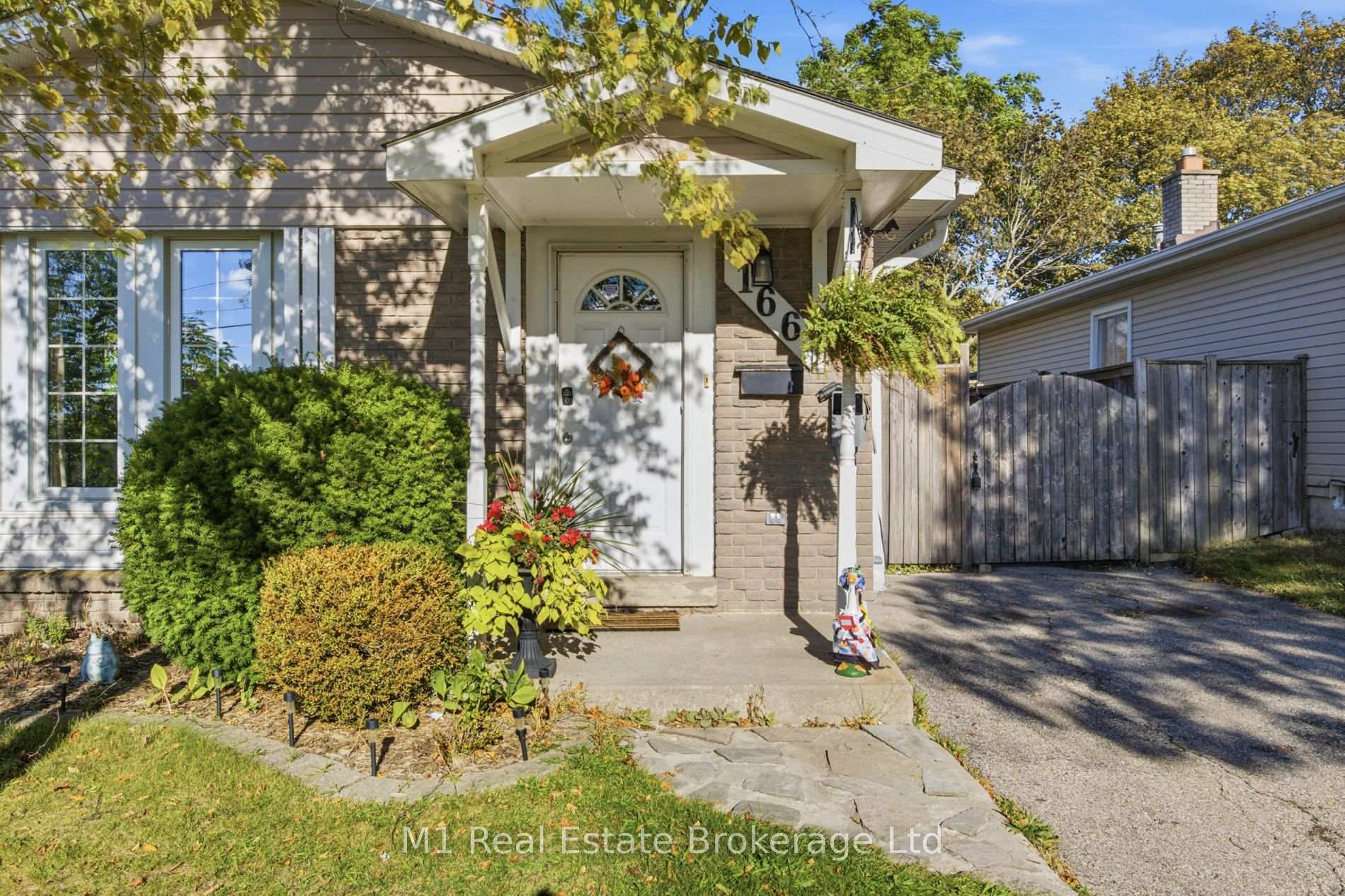 Photo 4 of 166 Natchez Road, Kitchener, Grand River North — HOMEH