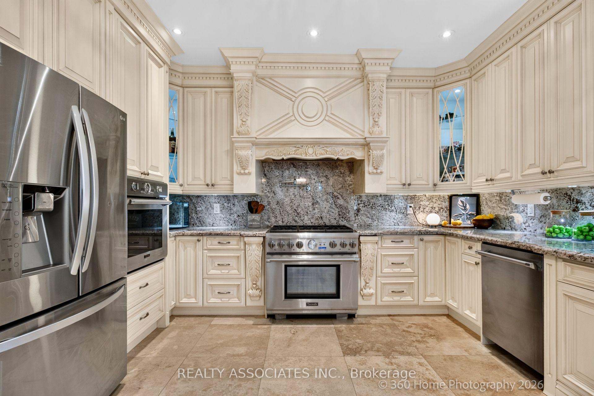 Photo 3 of 128 Coalbrook Court, Vaughan, East Woodbridge — HOMEH