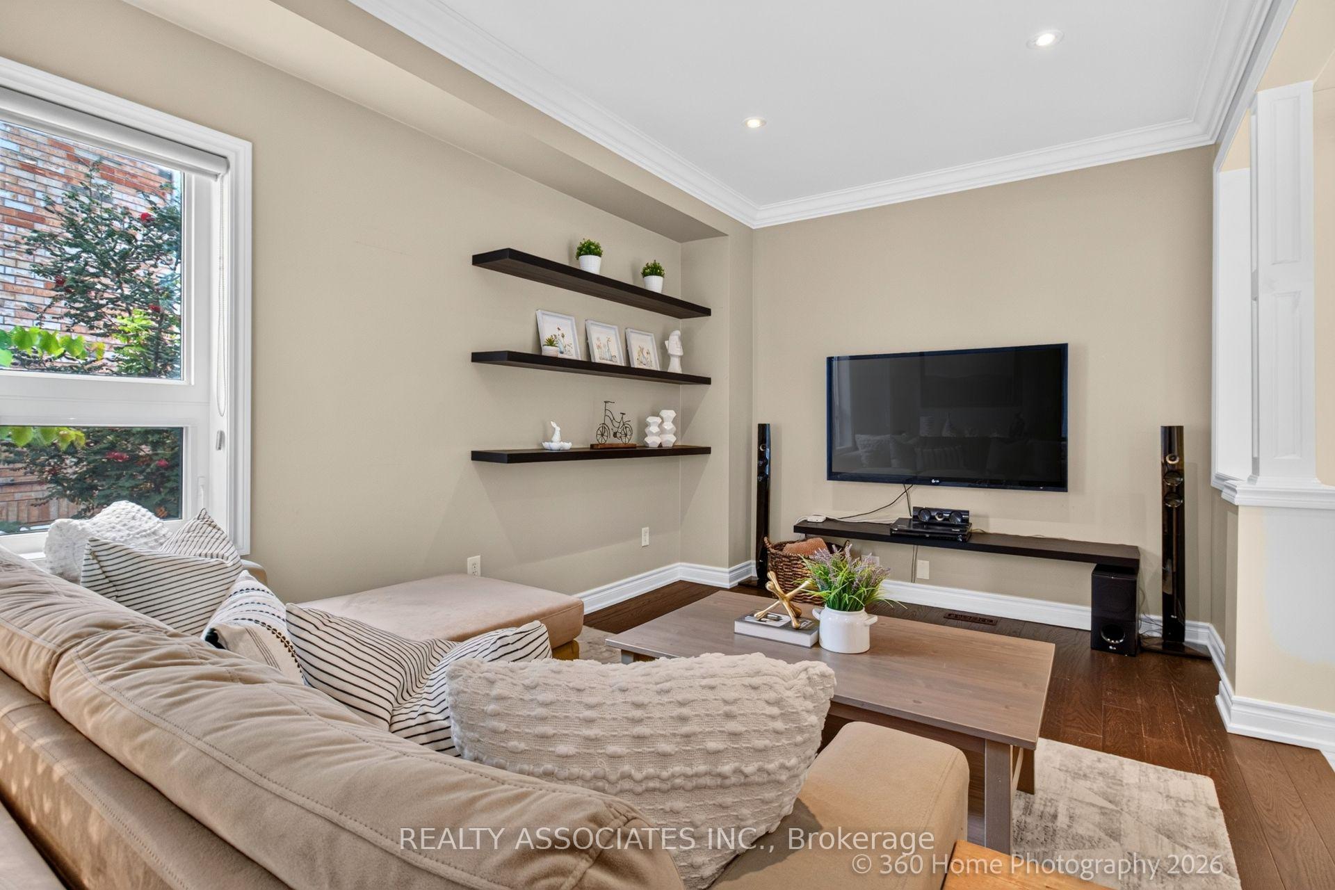 Photo 8 of 128 Coalbrook Court, Vaughan, East Woodbridge — HOMEH