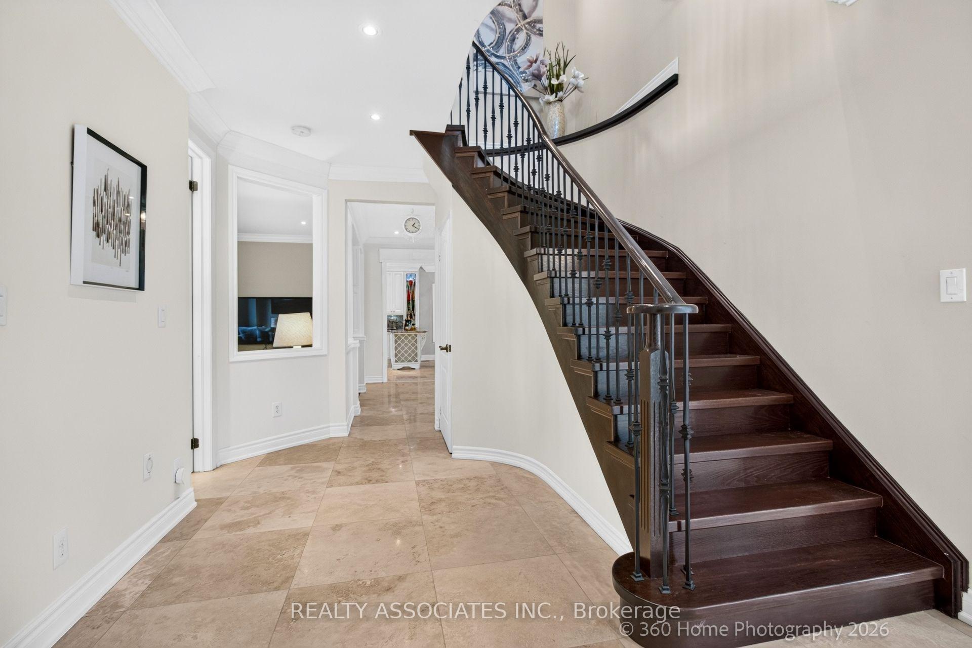 Photo 13 of 128 Coalbrook Court, Vaughan, East Woodbridge — HOMEH