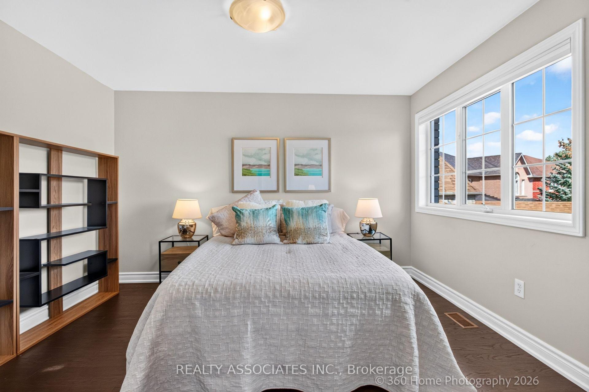 Photo 14 of 128 Coalbrook Court, Vaughan, East Woodbridge — HOMEH