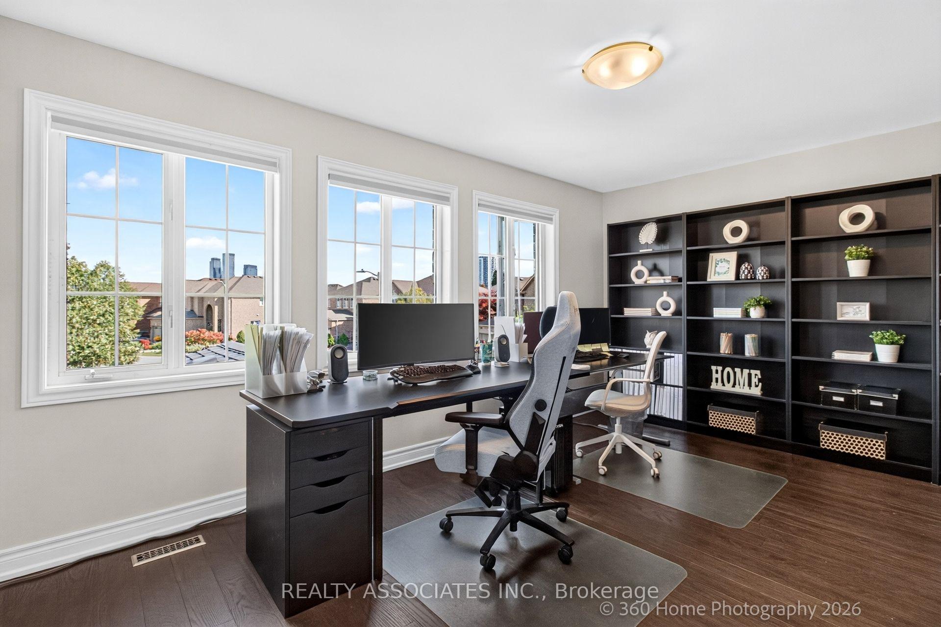 Photo 15 of 128 Coalbrook Court, Vaughan, East Woodbridge — HOMEH