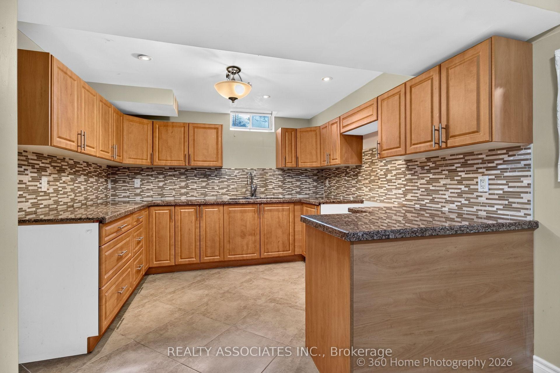 Photo 26 of 128 Coalbrook Court, Vaughan, East Woodbridge — HOMEH