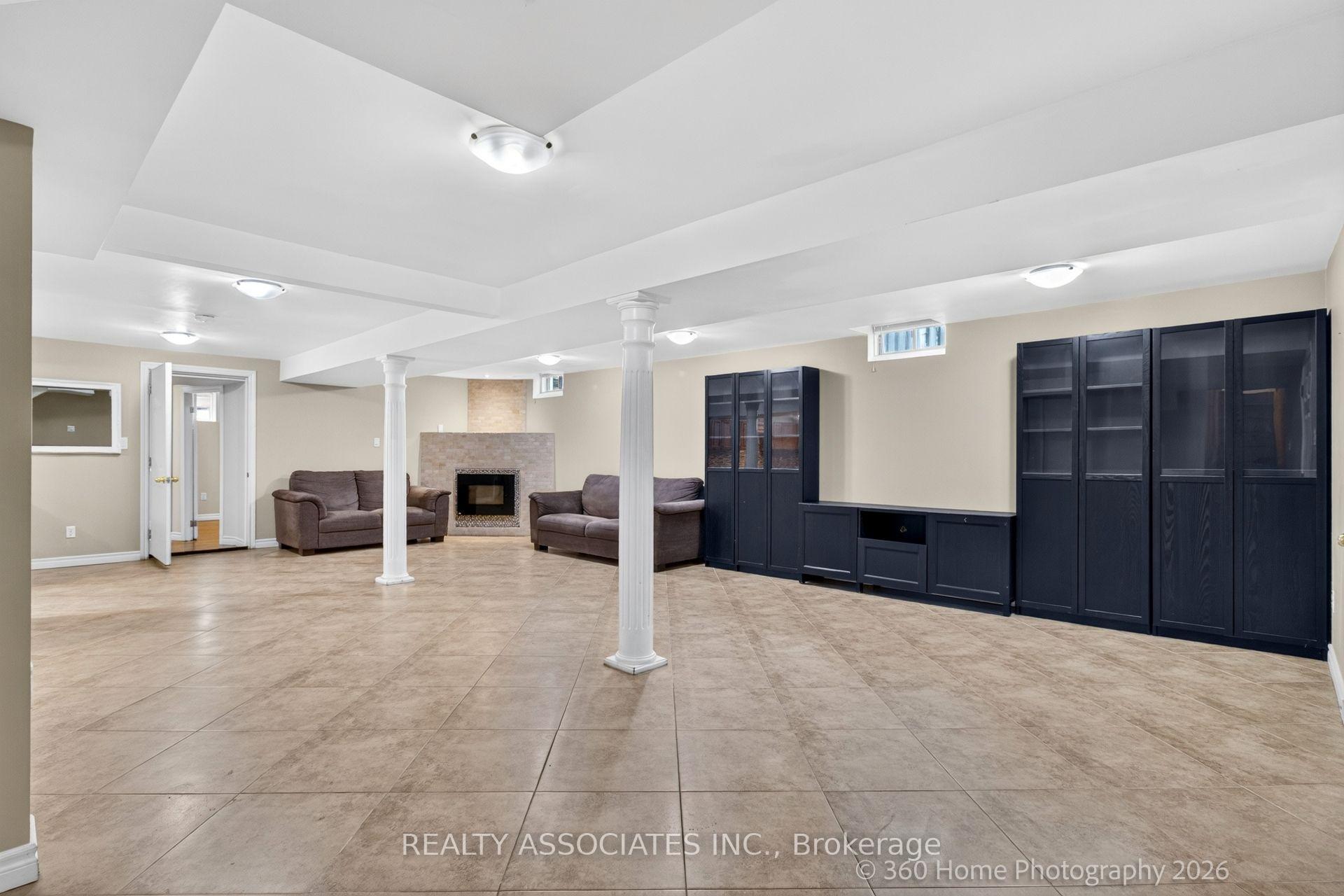 Photo 30 of 128 Coalbrook Court, Vaughan, East Woodbridge — HOMEH