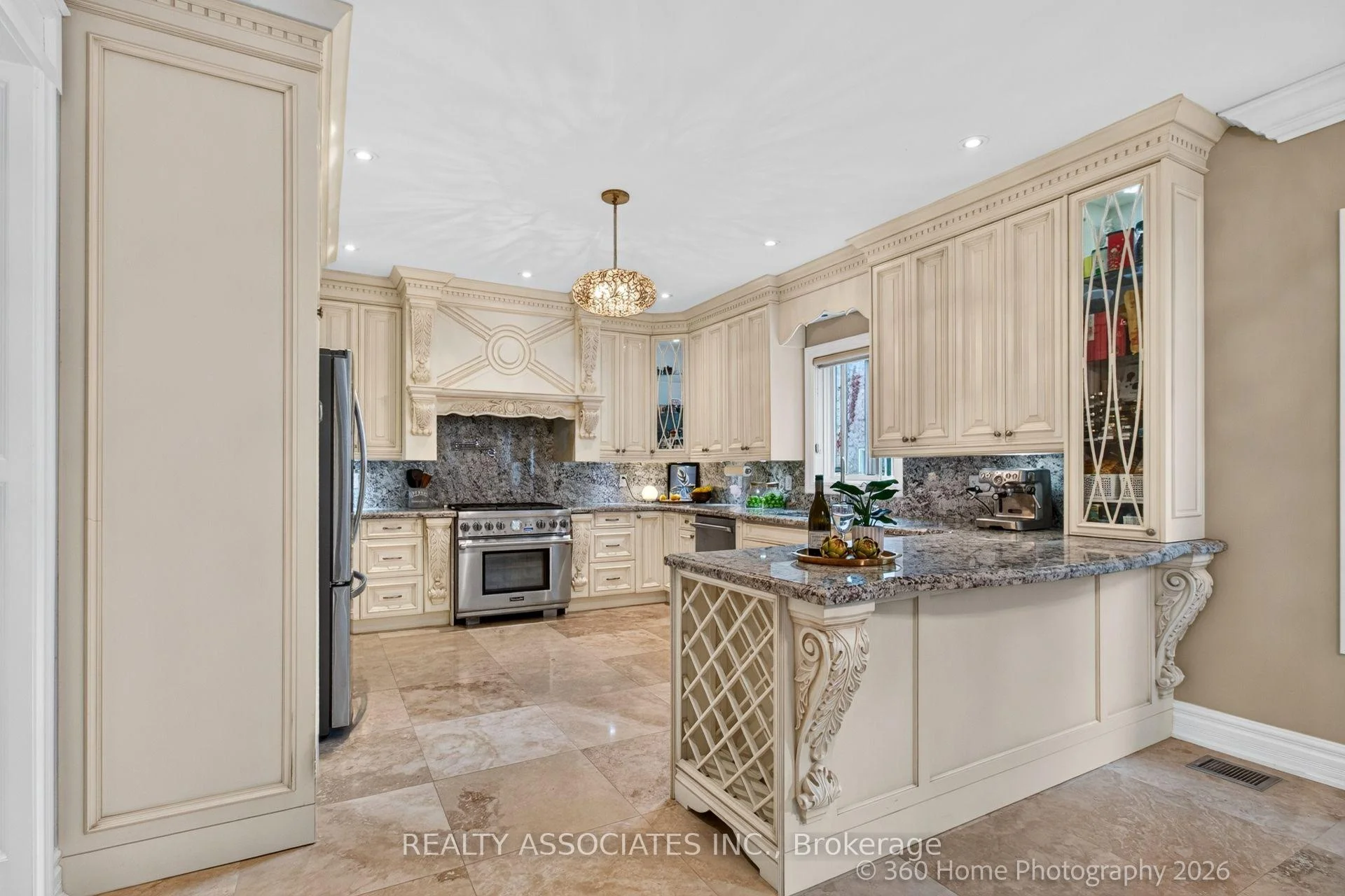 Photo 4 of 128 Coalbrook Court, Vaughan, East Woodbridge — HOMEH