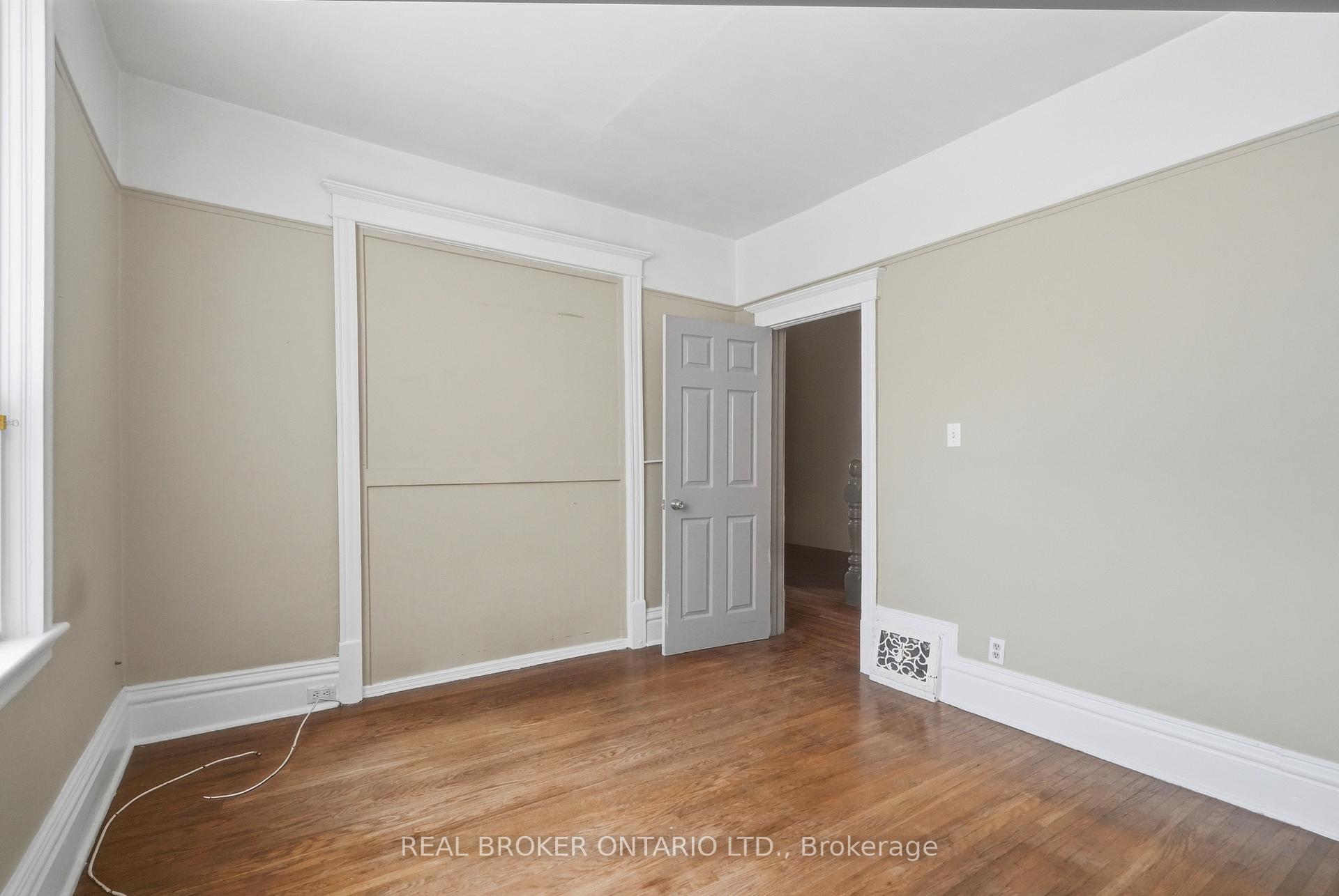Photo 10 of 418 Main Street W, Hamilton, Strathcona — HOMEH