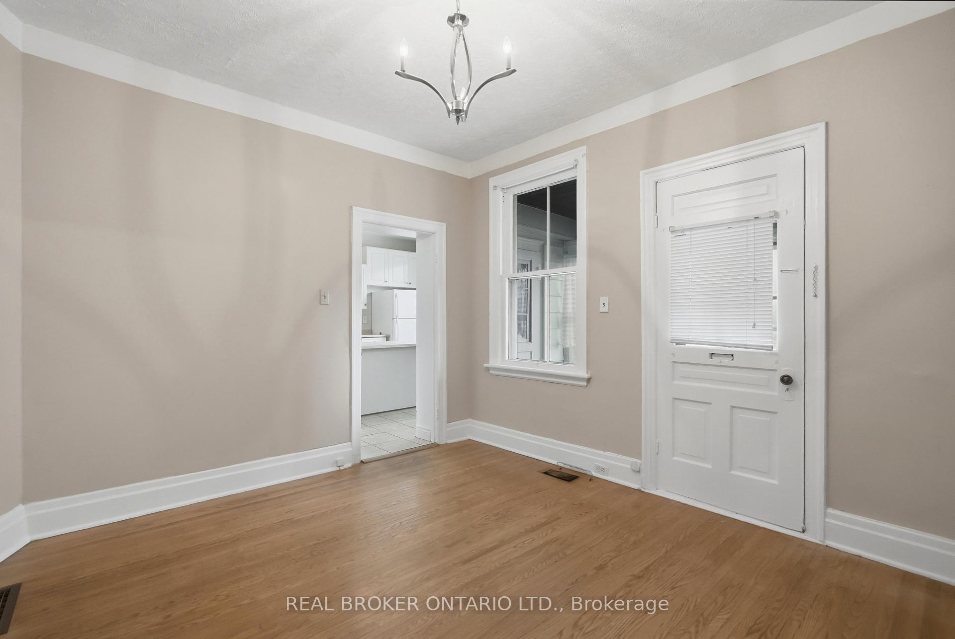 Photo 11 of 418 Main Street W, Hamilton, Strathcona — HOMEH