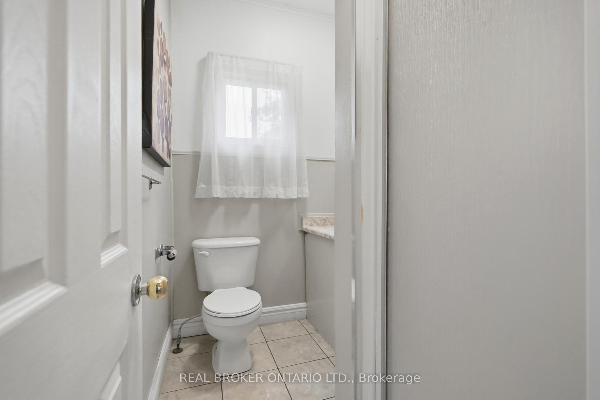 Photo 14 of 418 Main Street W, Hamilton, Strathcona — HOMEH