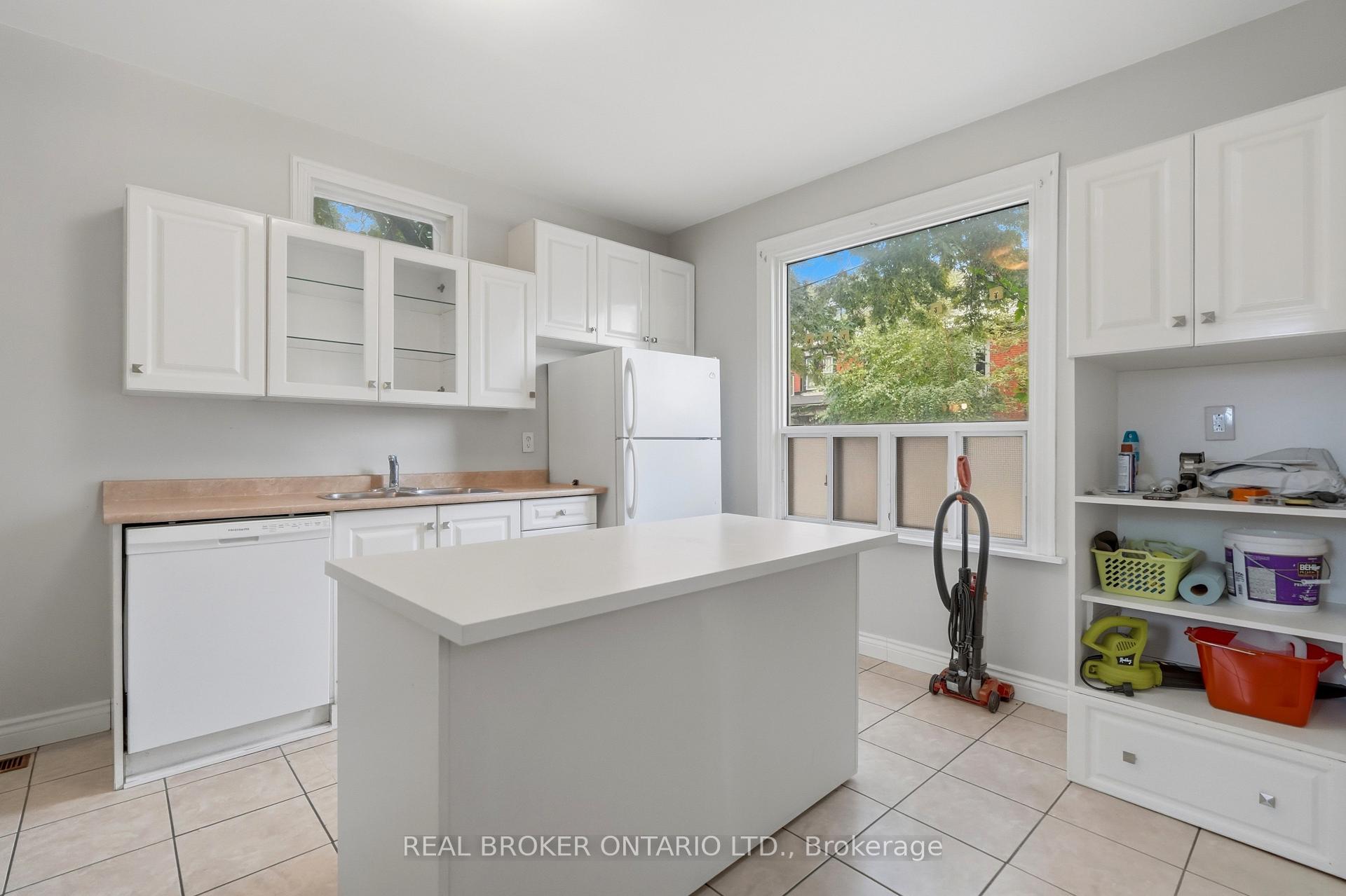 Photo 16 of 418 Main Street W, Hamilton, Strathcona — HOMEH