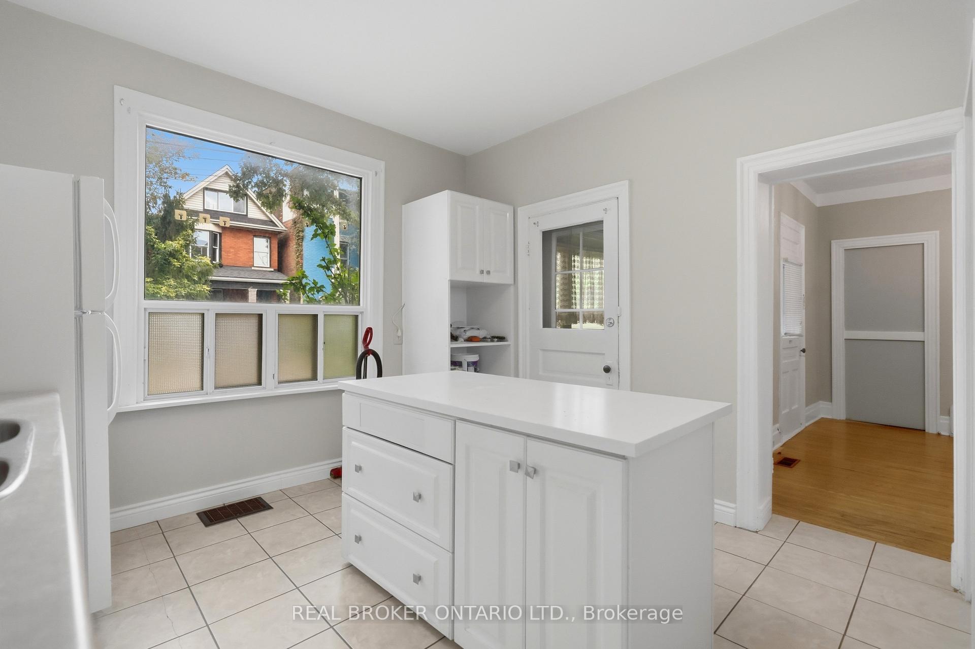 Photo 18 of 418 Main Street W, Hamilton, Strathcona — HOMEH