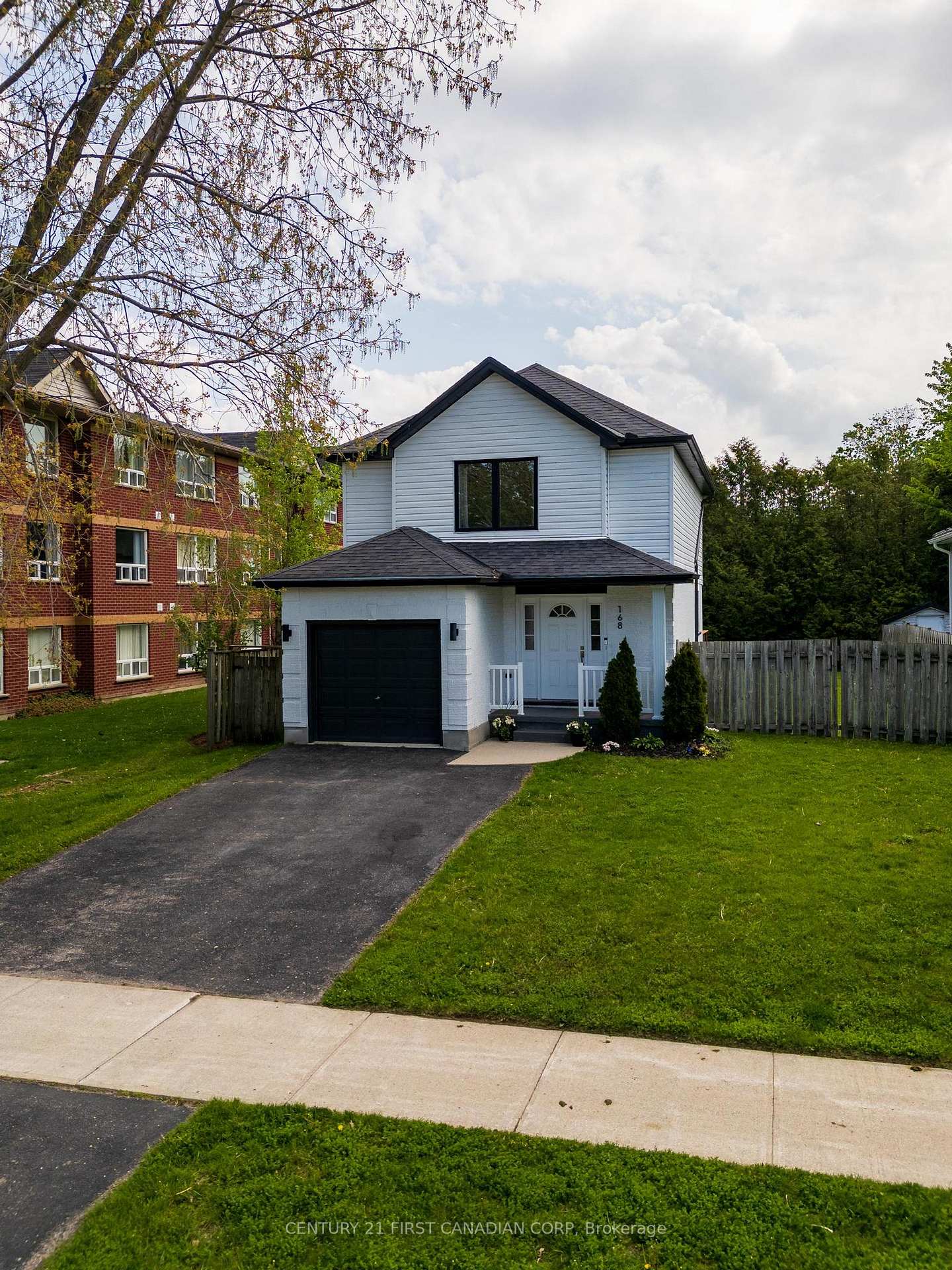 Photo 2 of 168 Gibson Crescent, Lucan Biddulph, Lucan — HOMEH
