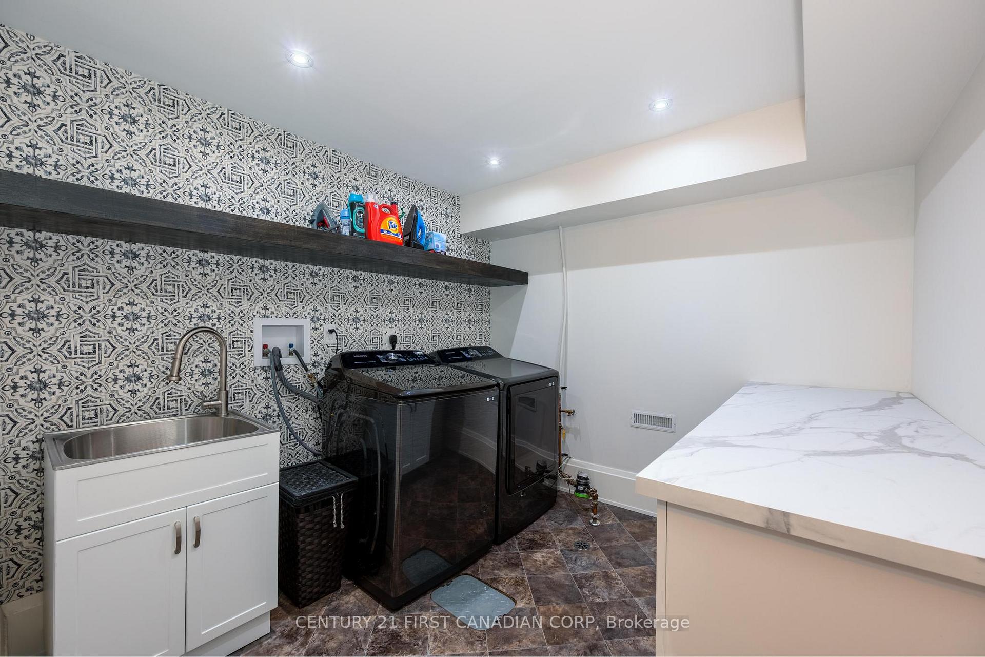Photo 28 of 168 Gibson Crescent, Lucan Biddulph, Lucan — HOMEH