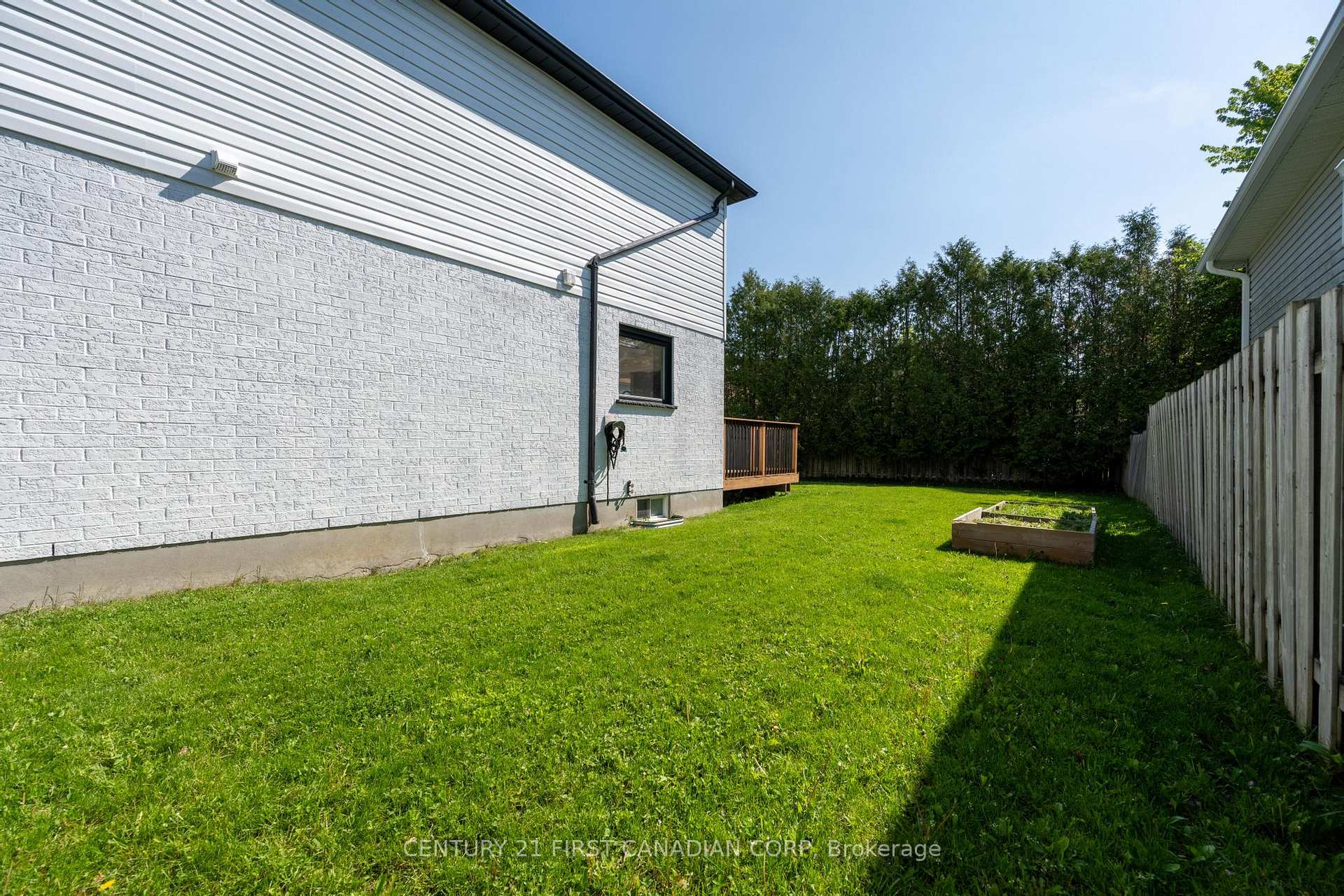 Photo 34 of 168 Gibson Crescent, Lucan Biddulph, Lucan — HOMEH