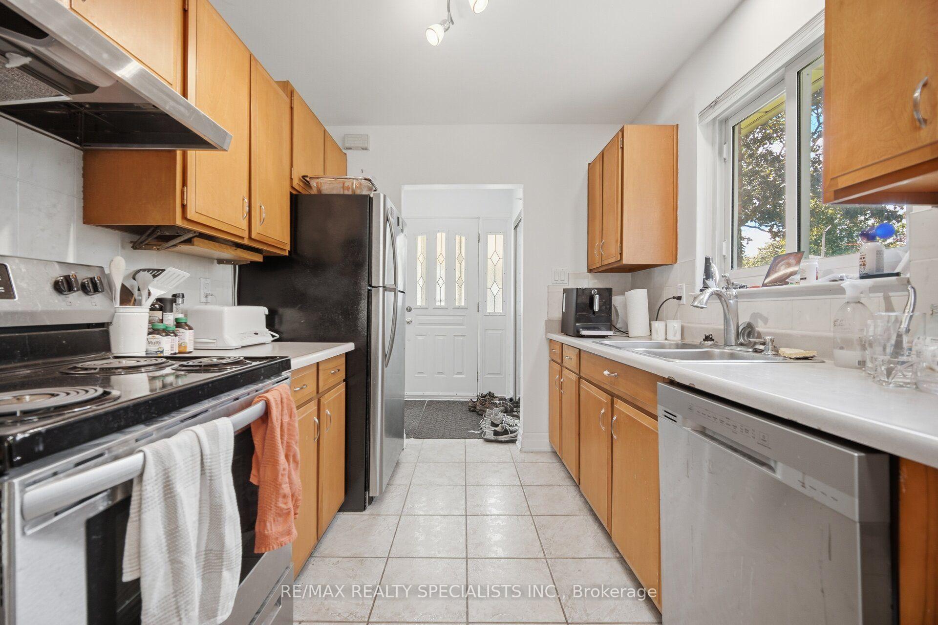 Photo 4 of 3637 Chiplow Road, Mississauga, Applewood — HOMEH