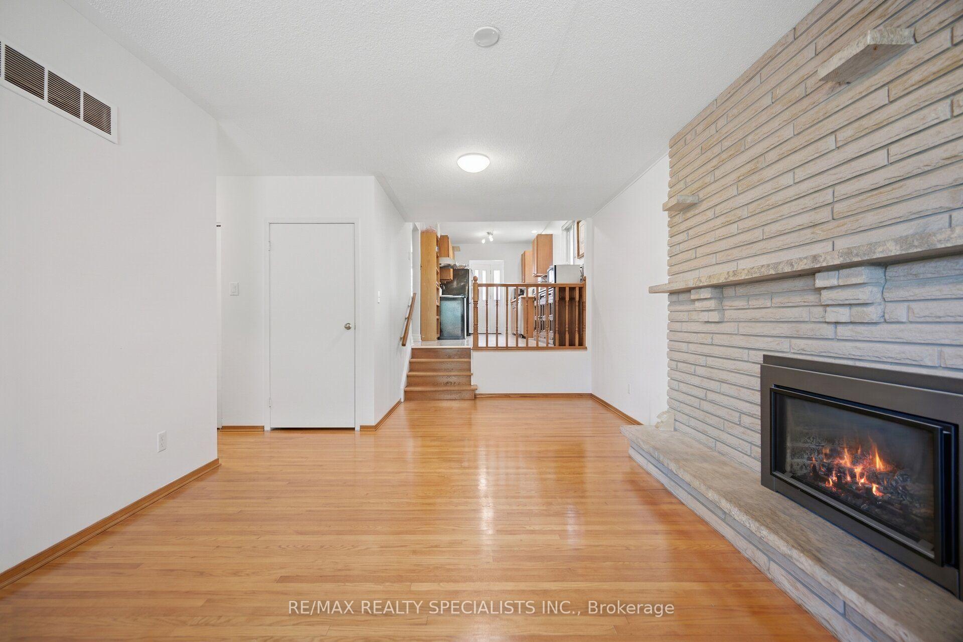 Photo 8 of 3637 Chiplow Road, Mississauga, Applewood — HOMEH