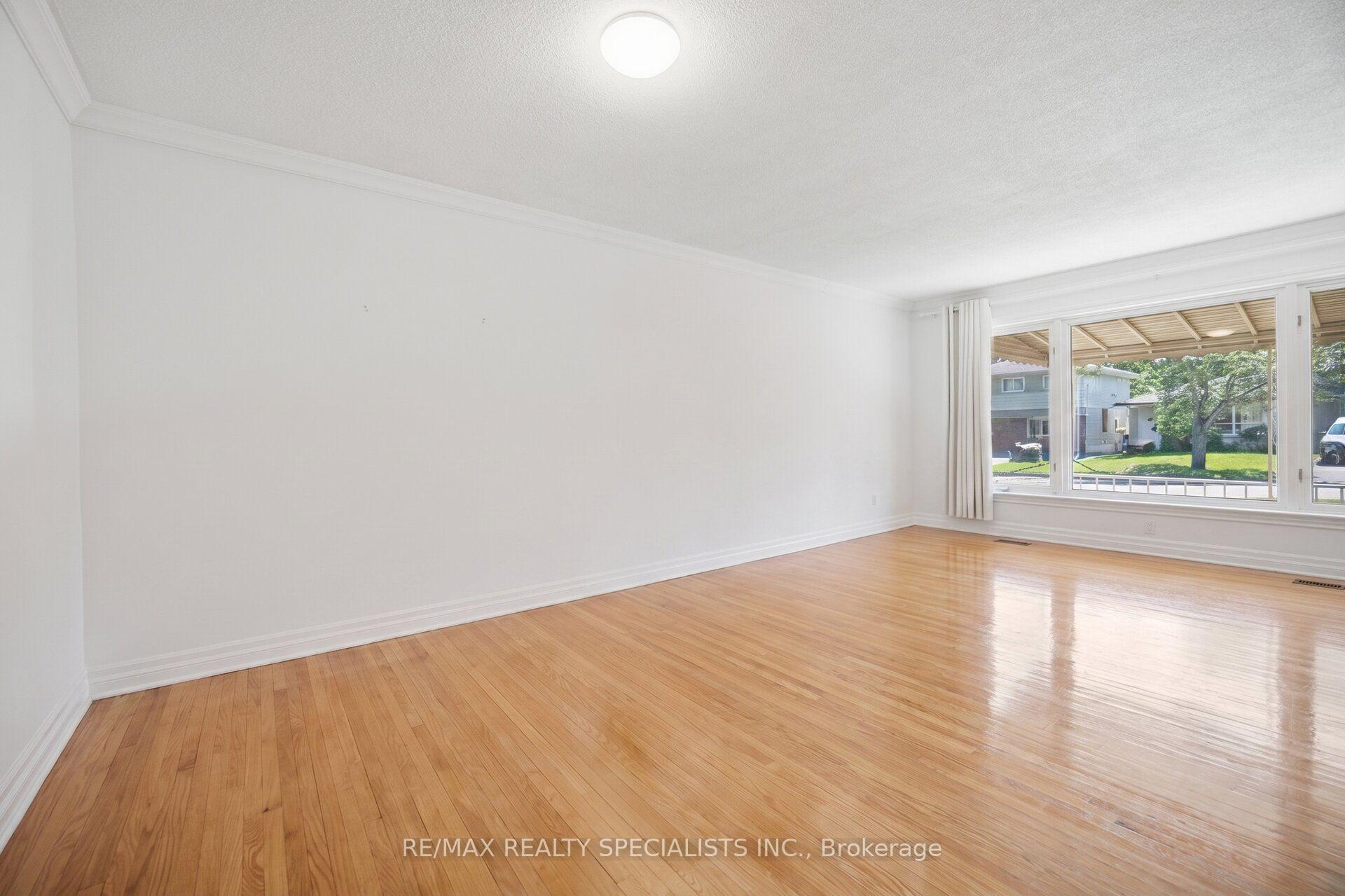 Photo 9 of 3637 Chiplow Road, Mississauga, Applewood — HOMEH