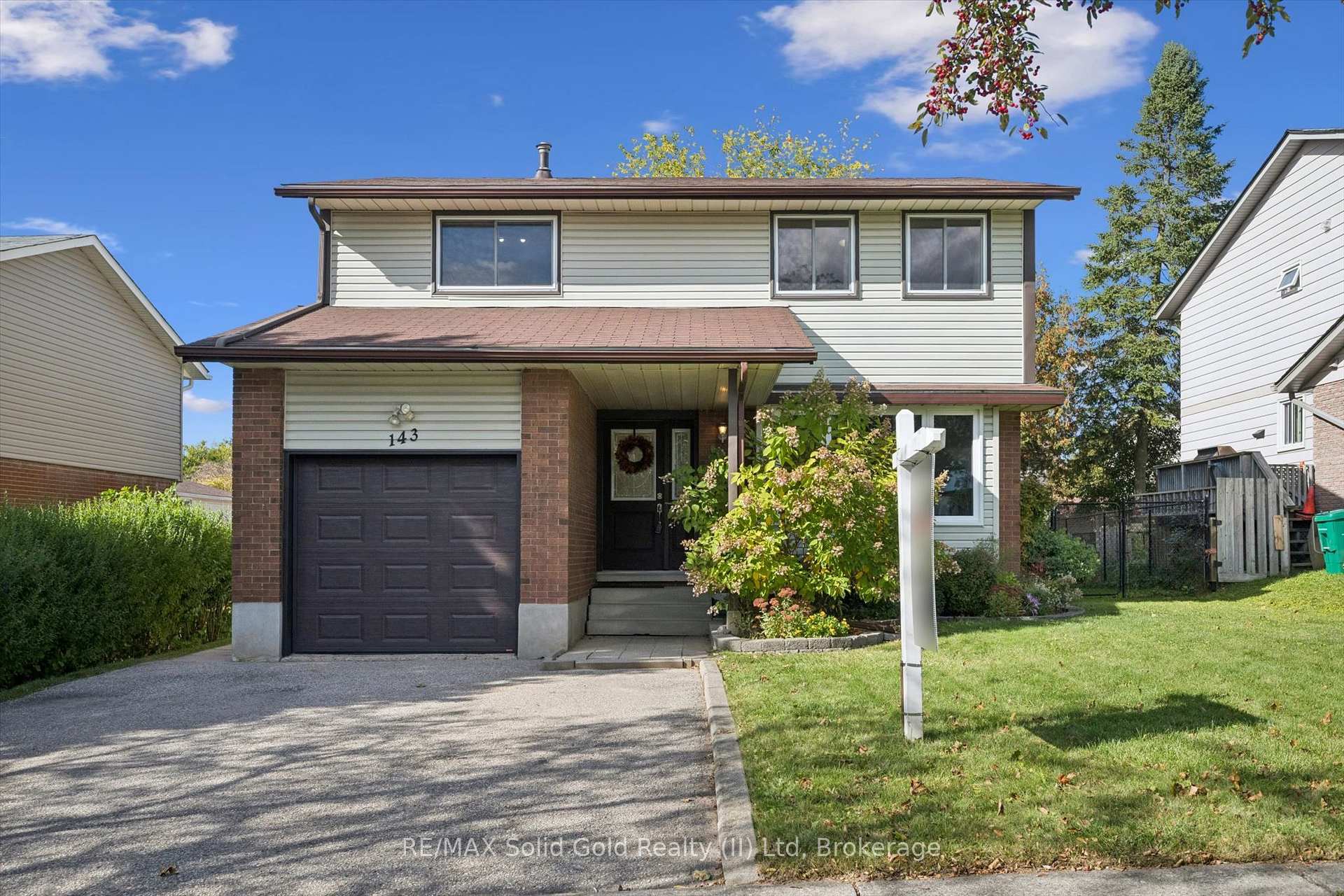 Photo 2 of 143 Hillbrook Crescent, Kitchener, Forest Heights — HOMEH