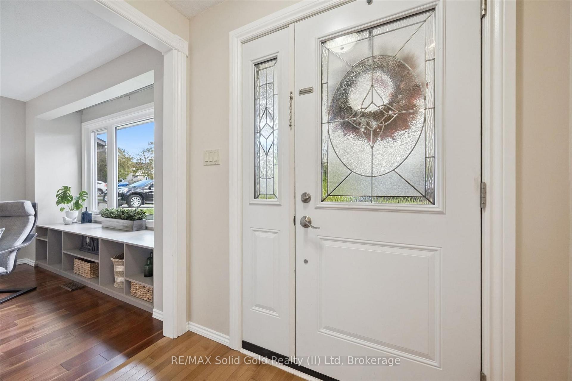 Photo 3 of 143 Hillbrook Crescent, Kitchener, Forest Heights — HOMEH