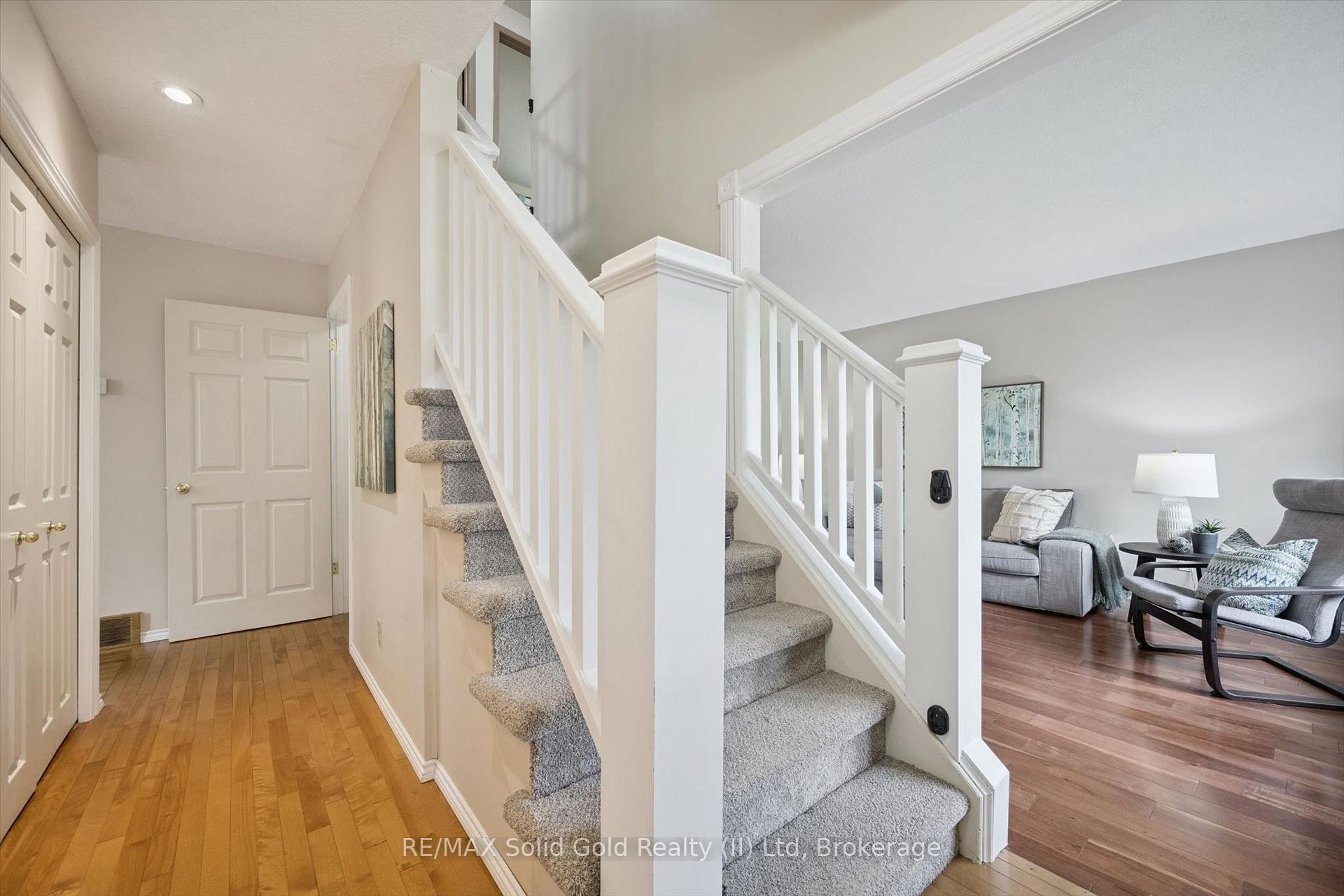 Photo 4 of 143 Hillbrook Crescent, Kitchener, Forest Heights — HOMEH