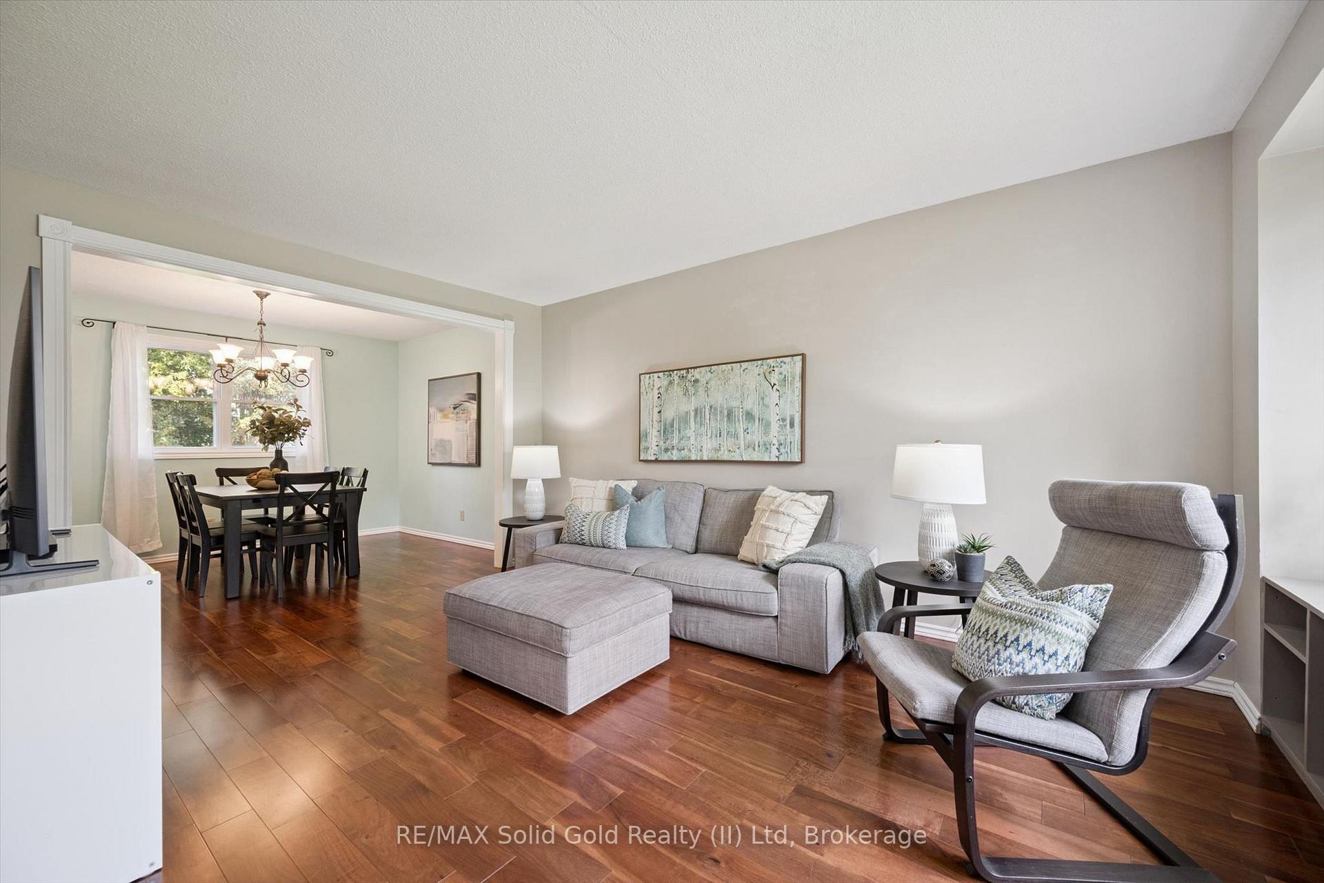 Photo 5 of 143 Hillbrook Crescent, Kitchener, Forest Heights — HOMEH
