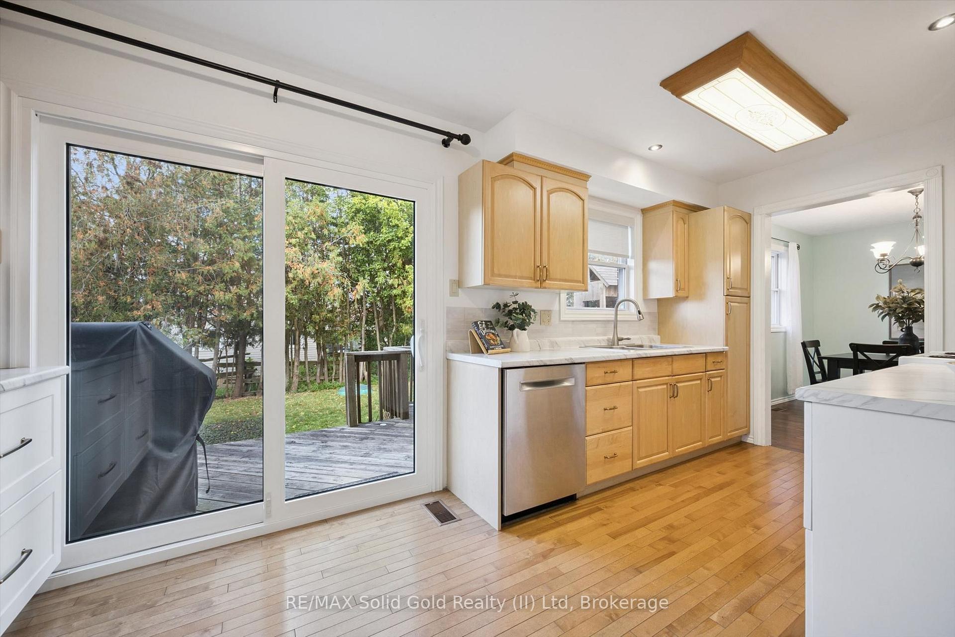 Photo 9 of 143 Hillbrook Crescent, Kitchener, Forest Heights — HOMEH