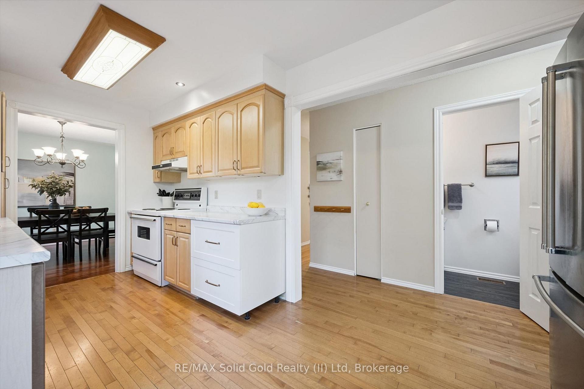 Photo 10 of 143 Hillbrook Crescent, Kitchener, Forest Heights — HOMEH