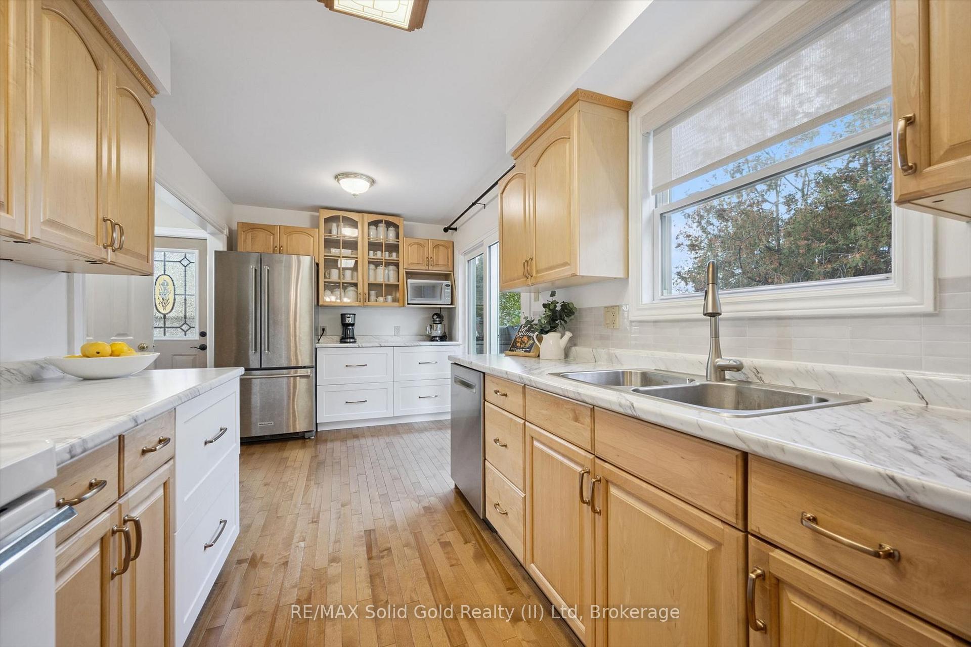 Photo 12 of 143 Hillbrook Crescent, Kitchener, Forest Heights — HOMEH