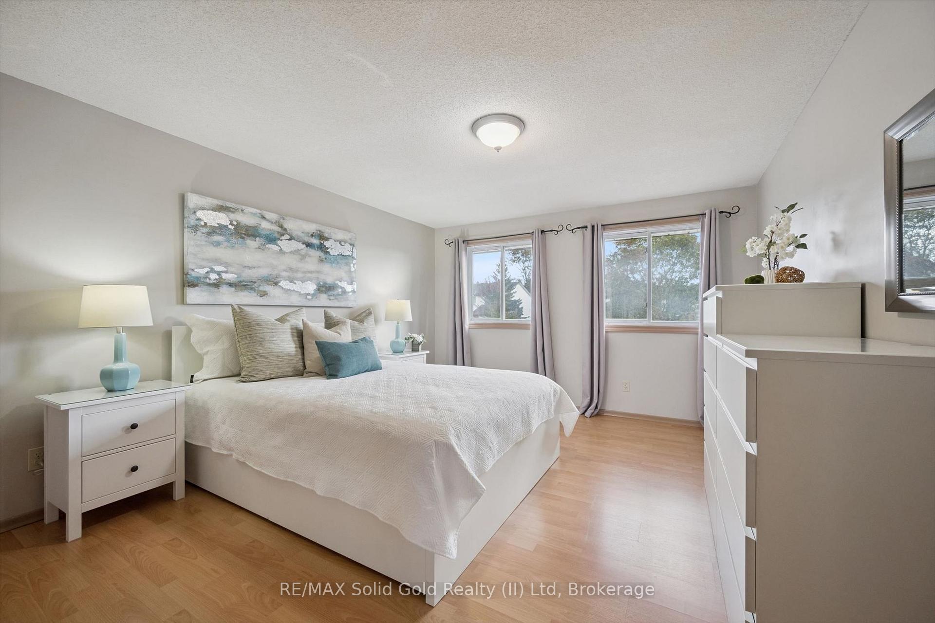 Photo 15 of 143 Hillbrook Crescent, Kitchener, Forest Heights — HOMEH