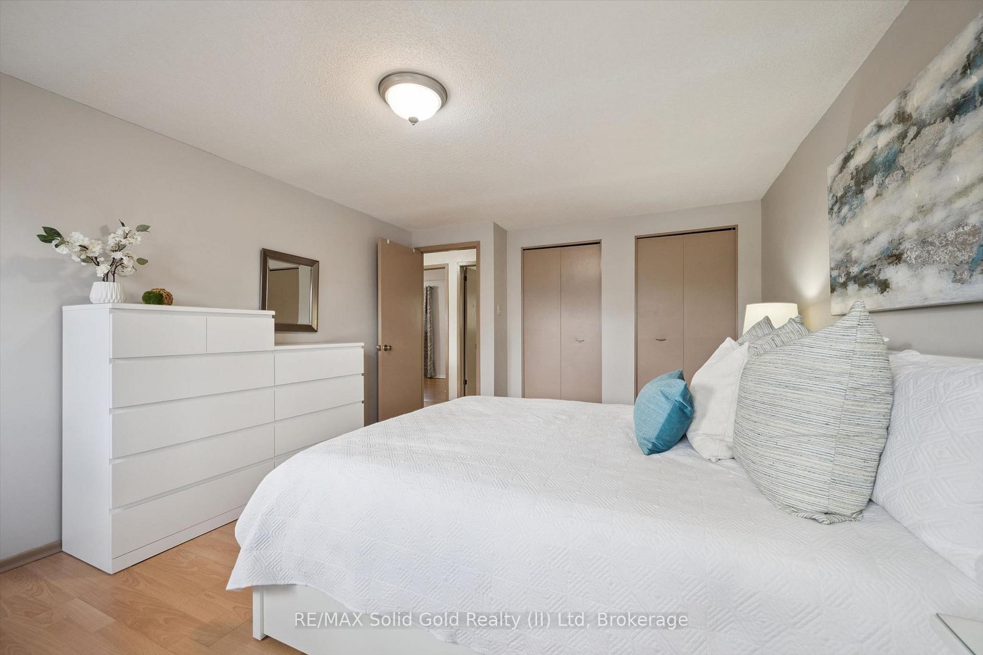 Photo 16 of 143 Hillbrook Crescent, Kitchener, Forest Heights — HOMEH