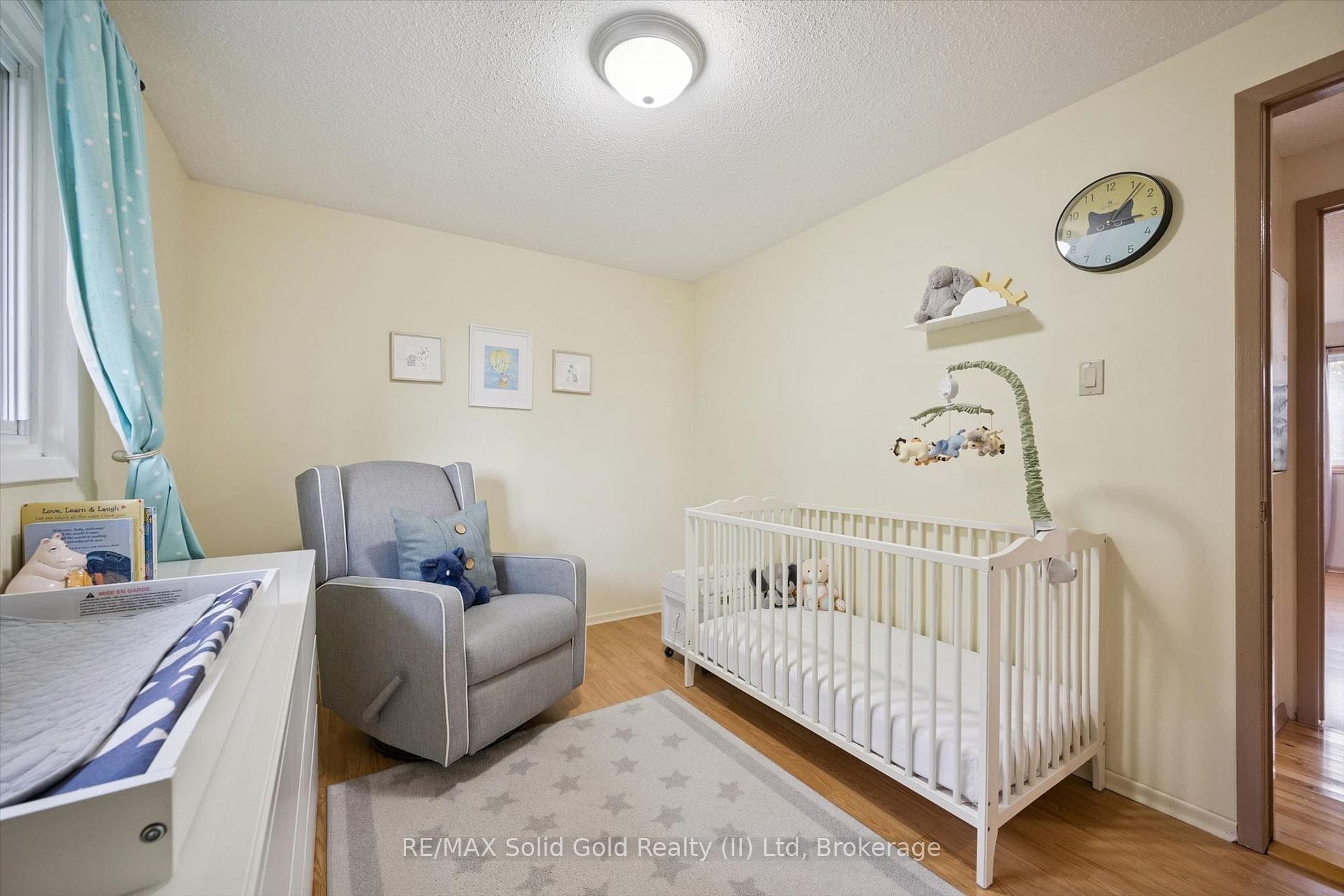 Photo 17 of 143 Hillbrook Crescent, Kitchener, Forest Heights — HOMEH