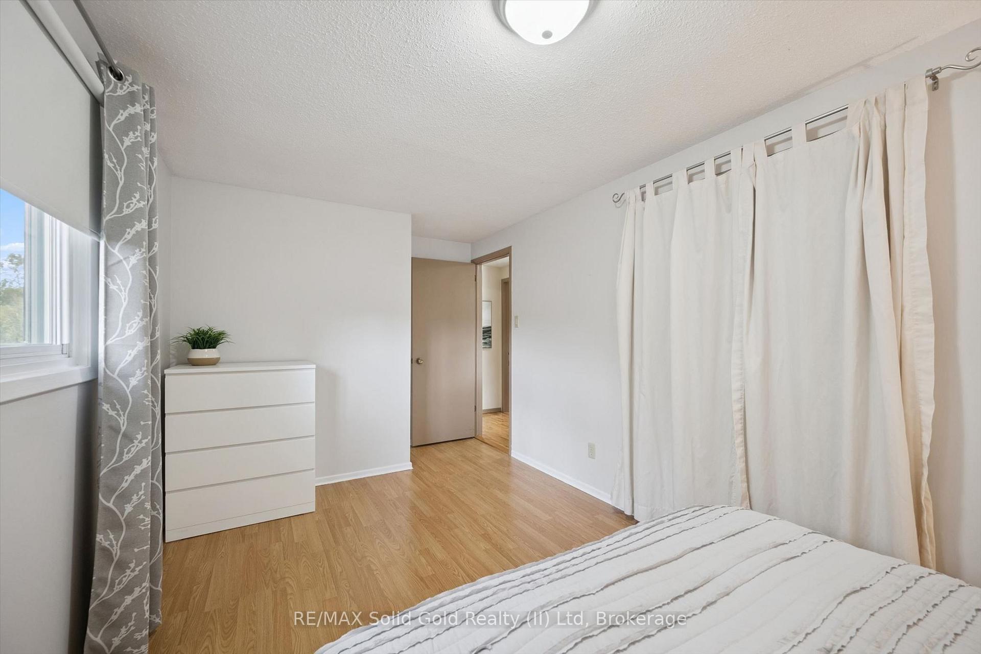 Photo 20 of 143 Hillbrook Crescent, Kitchener, Forest Heights — HOMEH
