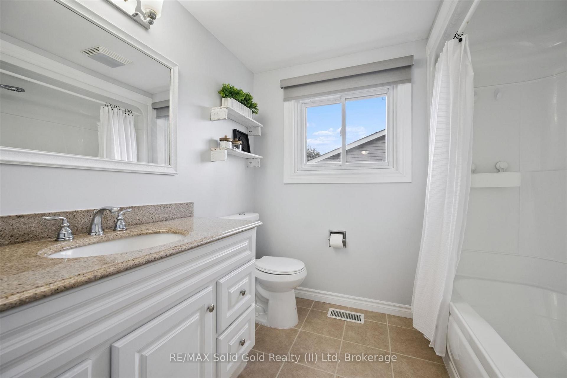 Photo 23 of 143 Hillbrook Crescent, Kitchener, Forest Heights — HOMEH