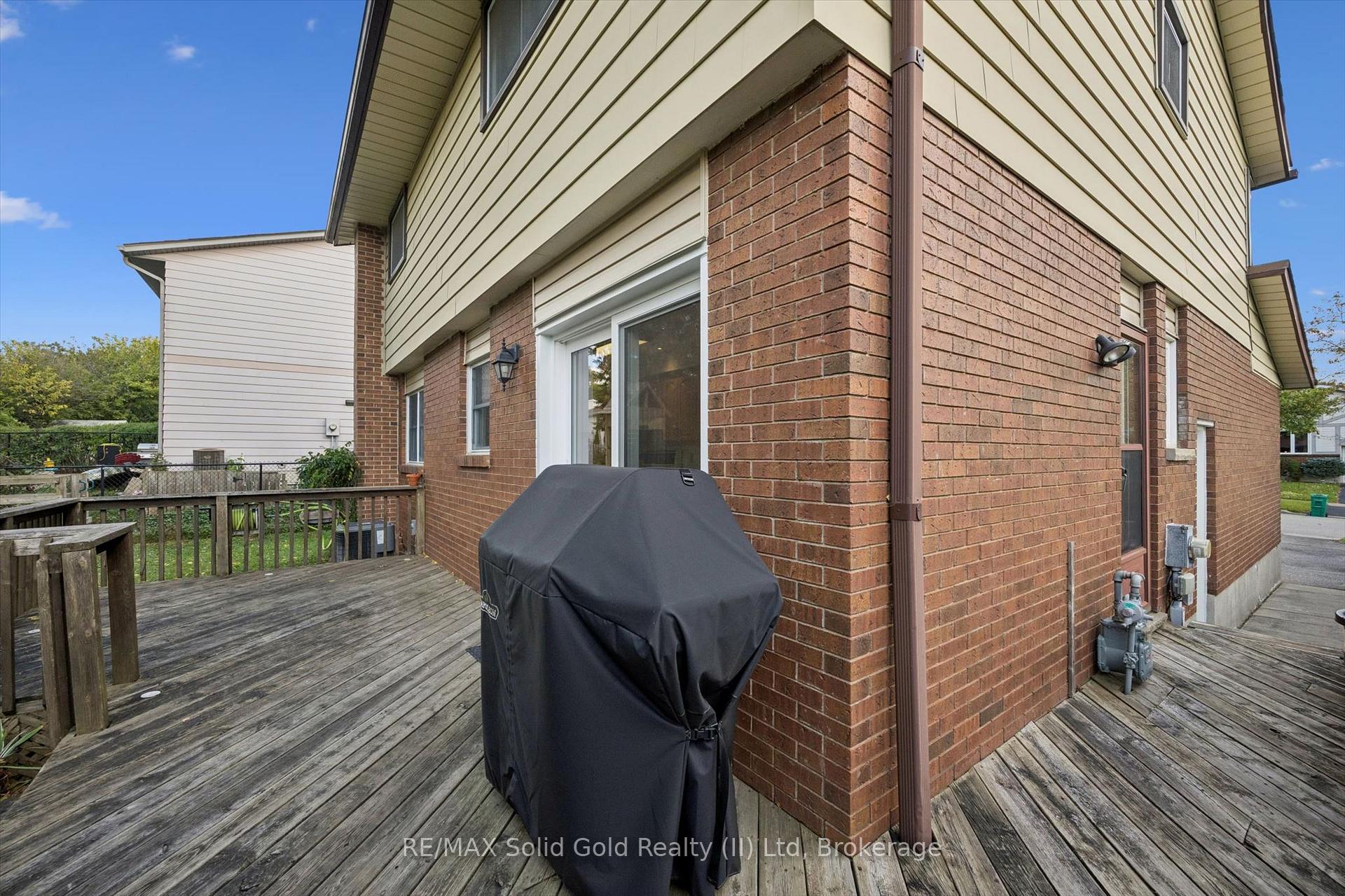 Photo 31 of 143 Hillbrook Crescent, Kitchener, Forest Heights — HOMEH
