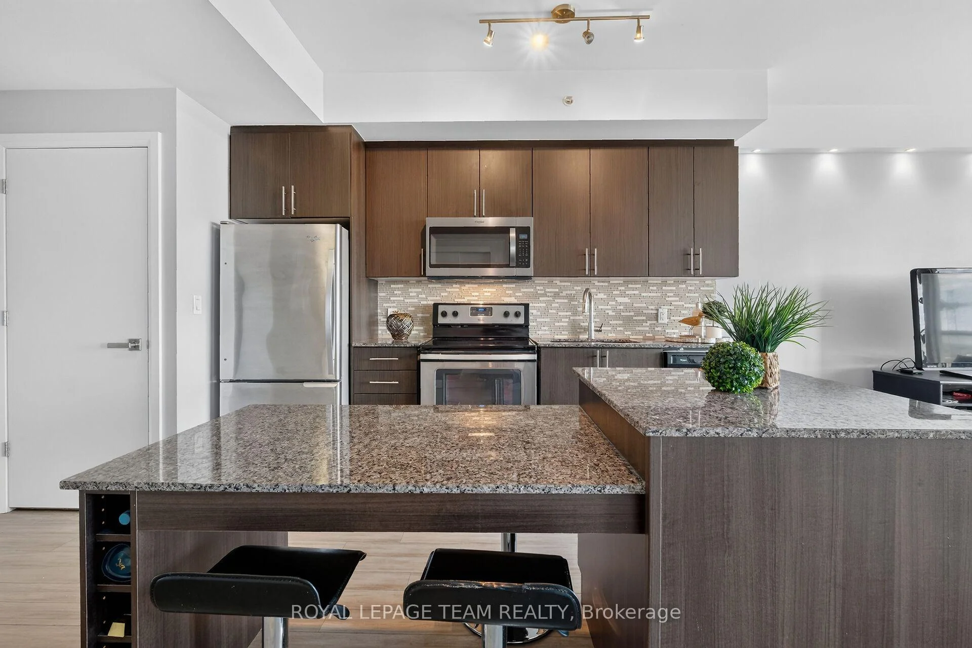 Photo 15 of Unit 1102, 118 Holmwood Avenue, Ottawa, Glebe — HOMEH