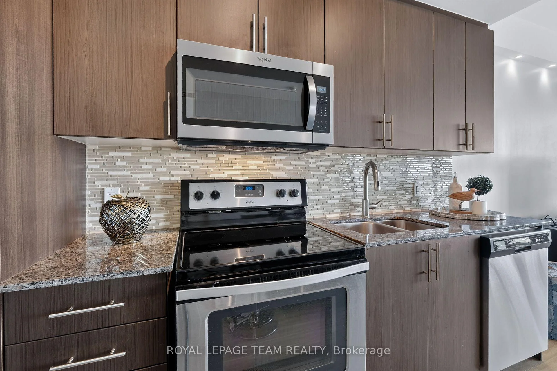 Photo 16 of Unit 1102, 118 Holmwood Avenue, Ottawa, Glebe — HOMEH
