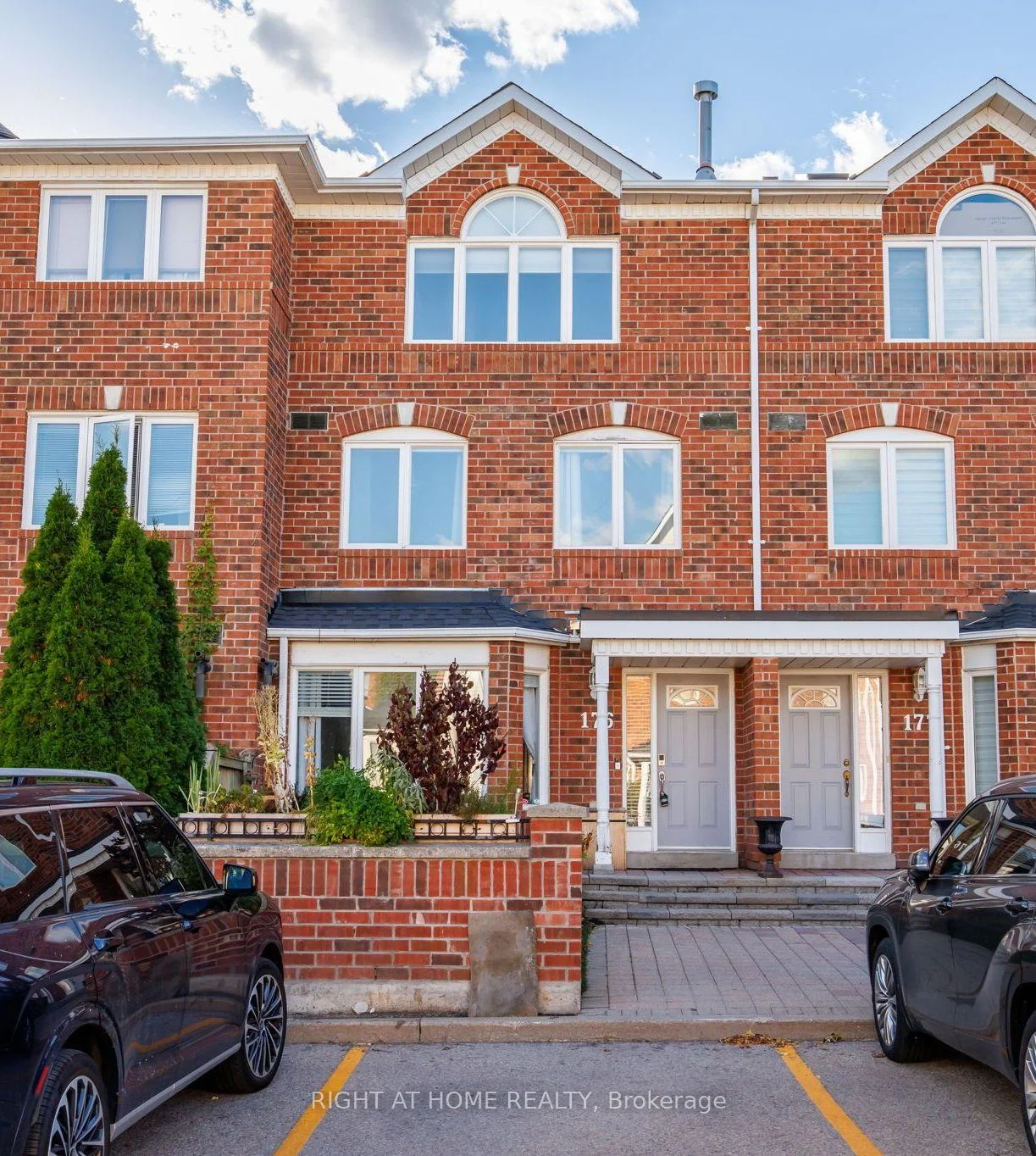 Photo 4 of Unit 176, 18 Clark Avenue W, Vaughan, Crestwood-Springfarm-Yorkhill — HOMEH