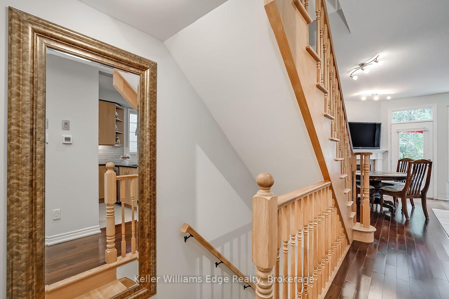 Photo 8 of 46 Sunnycroft Court W, Hamilton, Waterdown — HOMEH