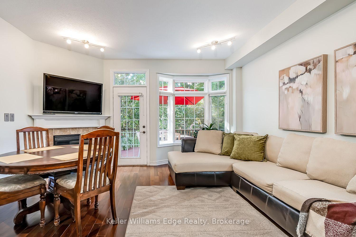 Photo 12 of 46 Sunnycroft Court W, Hamilton, Waterdown — HOMEH