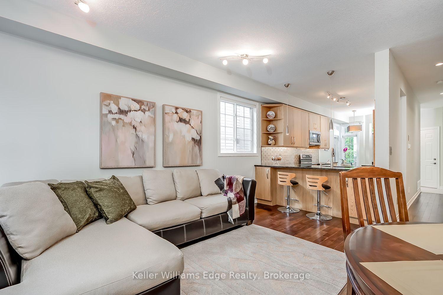 Photo 16 of 46 Sunnycroft Court W, Hamilton, Waterdown — HOMEH
