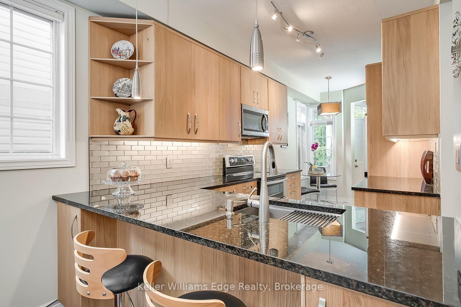 Photo 17 of 46 Sunnycroft Court W, Hamilton, Waterdown — HOMEH