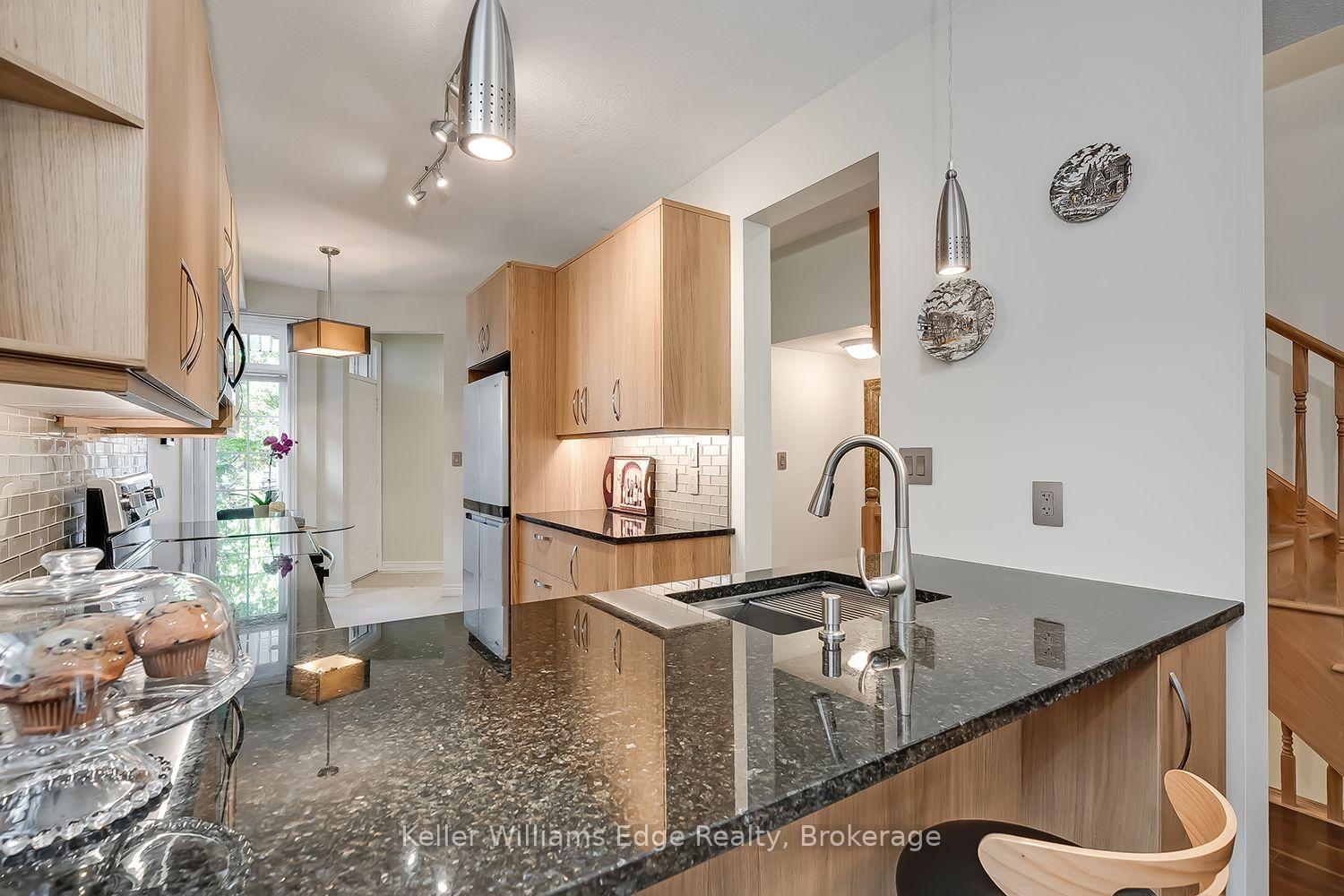 Photo 19 of 46 Sunnycroft Court W, Hamilton, Waterdown — HOMEH