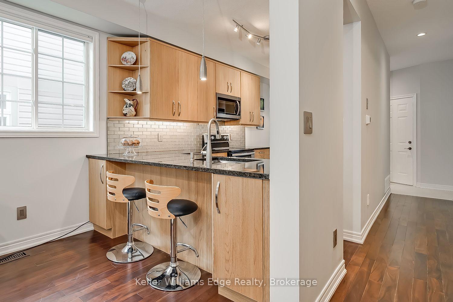 Photo 20 of 46 Sunnycroft Court W, Hamilton, Waterdown — HOMEH