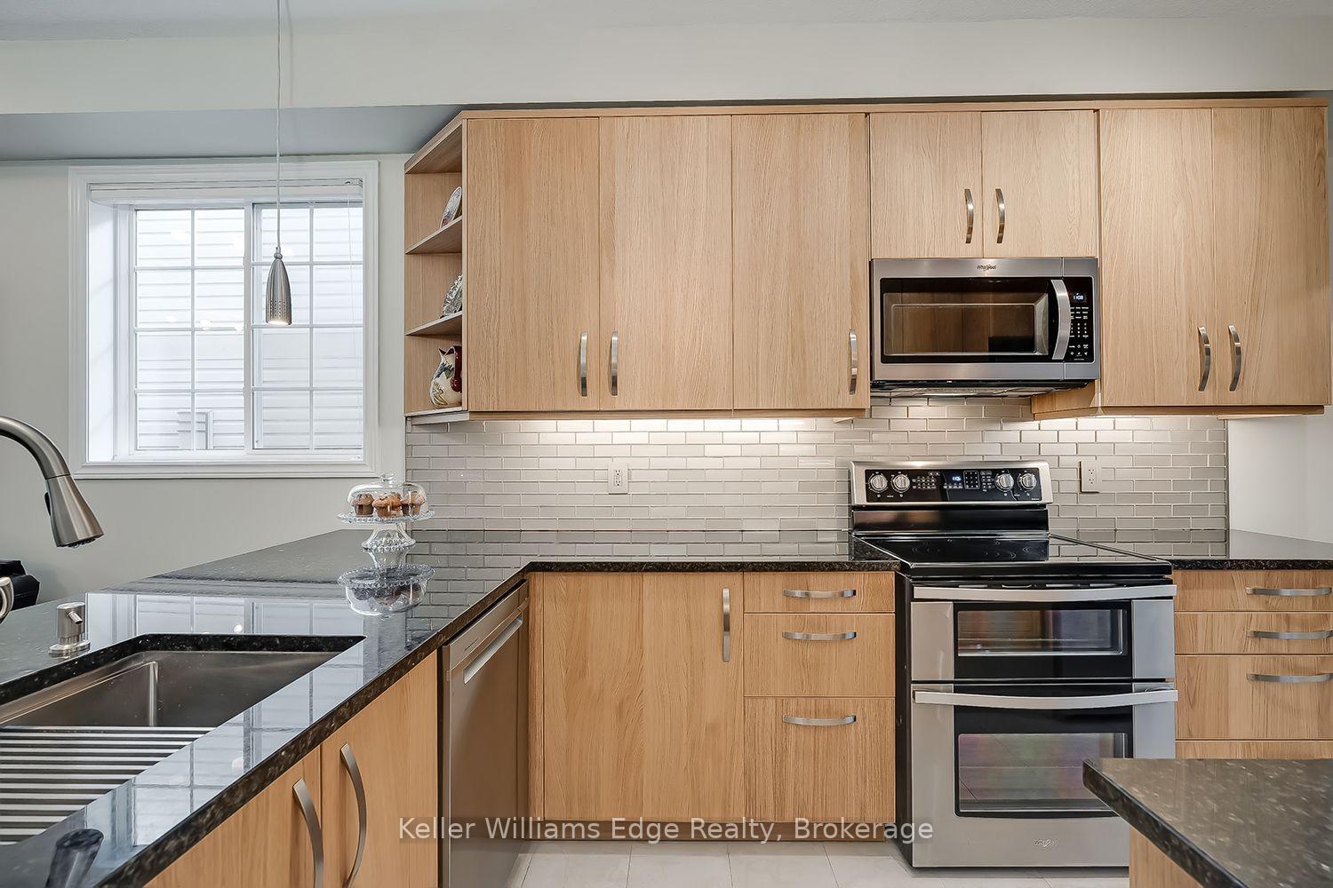 Photo 21 of 46 Sunnycroft Court W, Hamilton, Waterdown — HOMEH