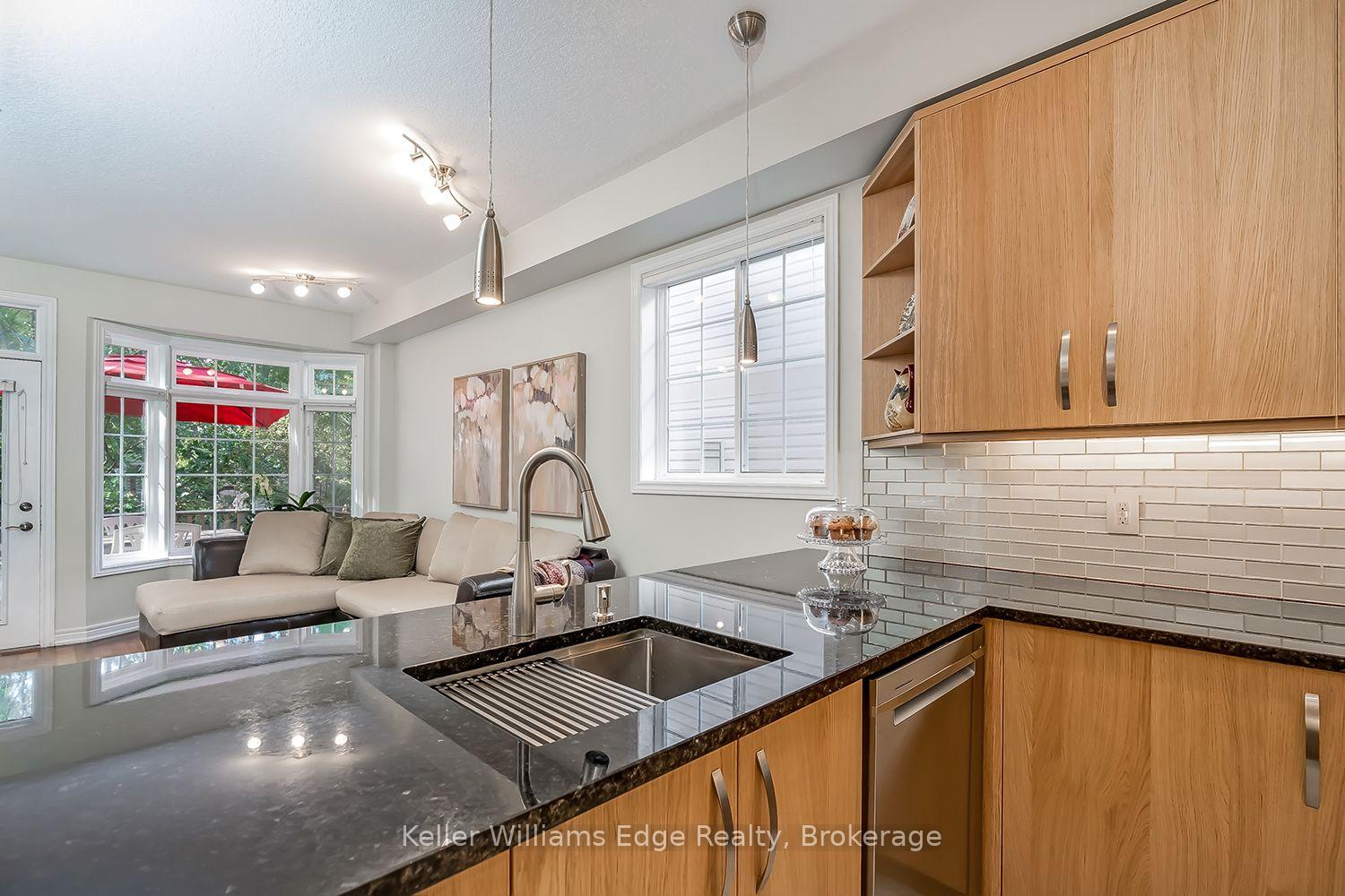 Photo 22 of 46 Sunnycroft Court W, Hamilton, Waterdown — HOMEH
