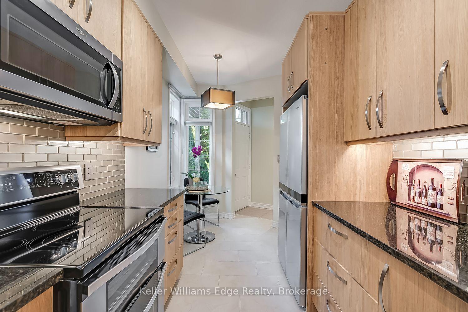 Photo 24 of 46 Sunnycroft Court W, Hamilton, Waterdown — HOMEH