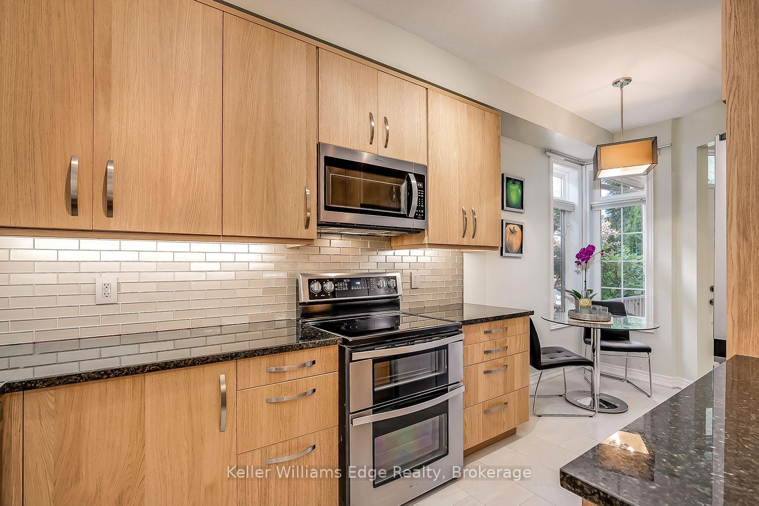 Photo 25 of 46 Sunnycroft Court W, Hamilton, Waterdown — HOMEH