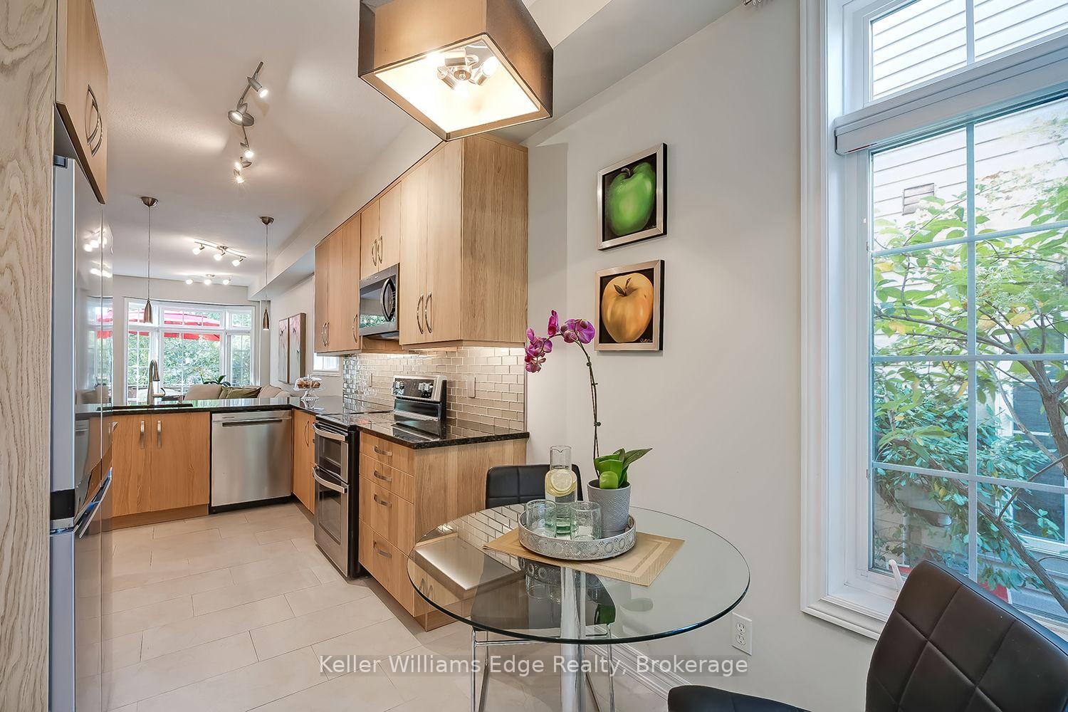 Photo 26 of 46 Sunnycroft Court W, Hamilton, Waterdown — HOMEH