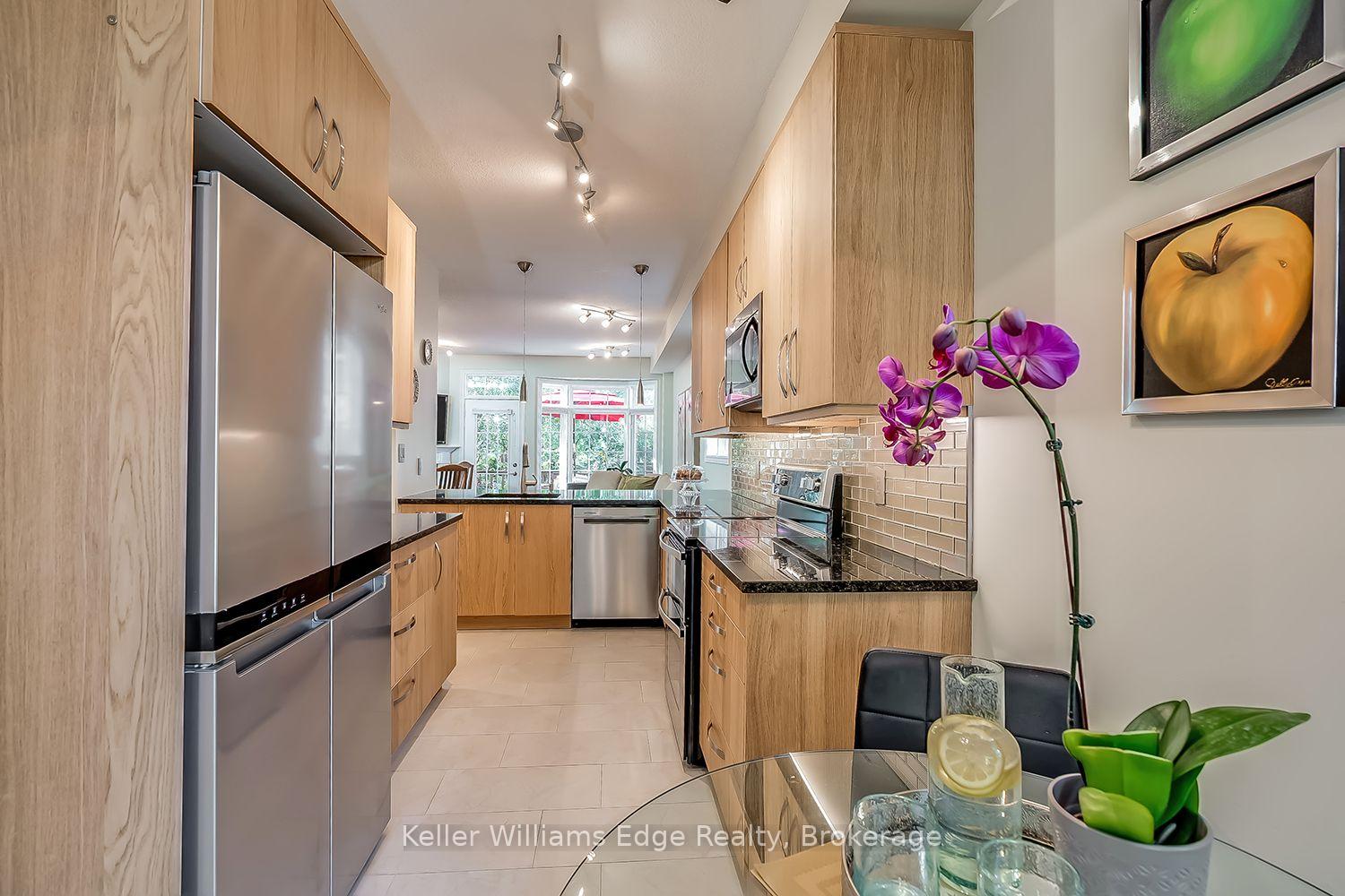 Photo 27 of 46 Sunnycroft Court W, Hamilton, Waterdown — HOMEH
