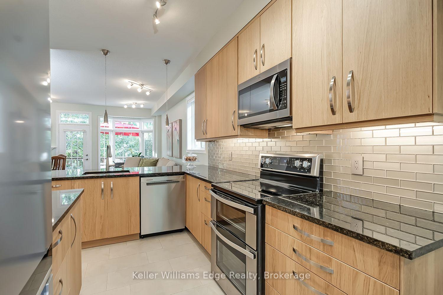 Photo 29 of 46 Sunnycroft Court W, Hamilton, Waterdown — HOMEH